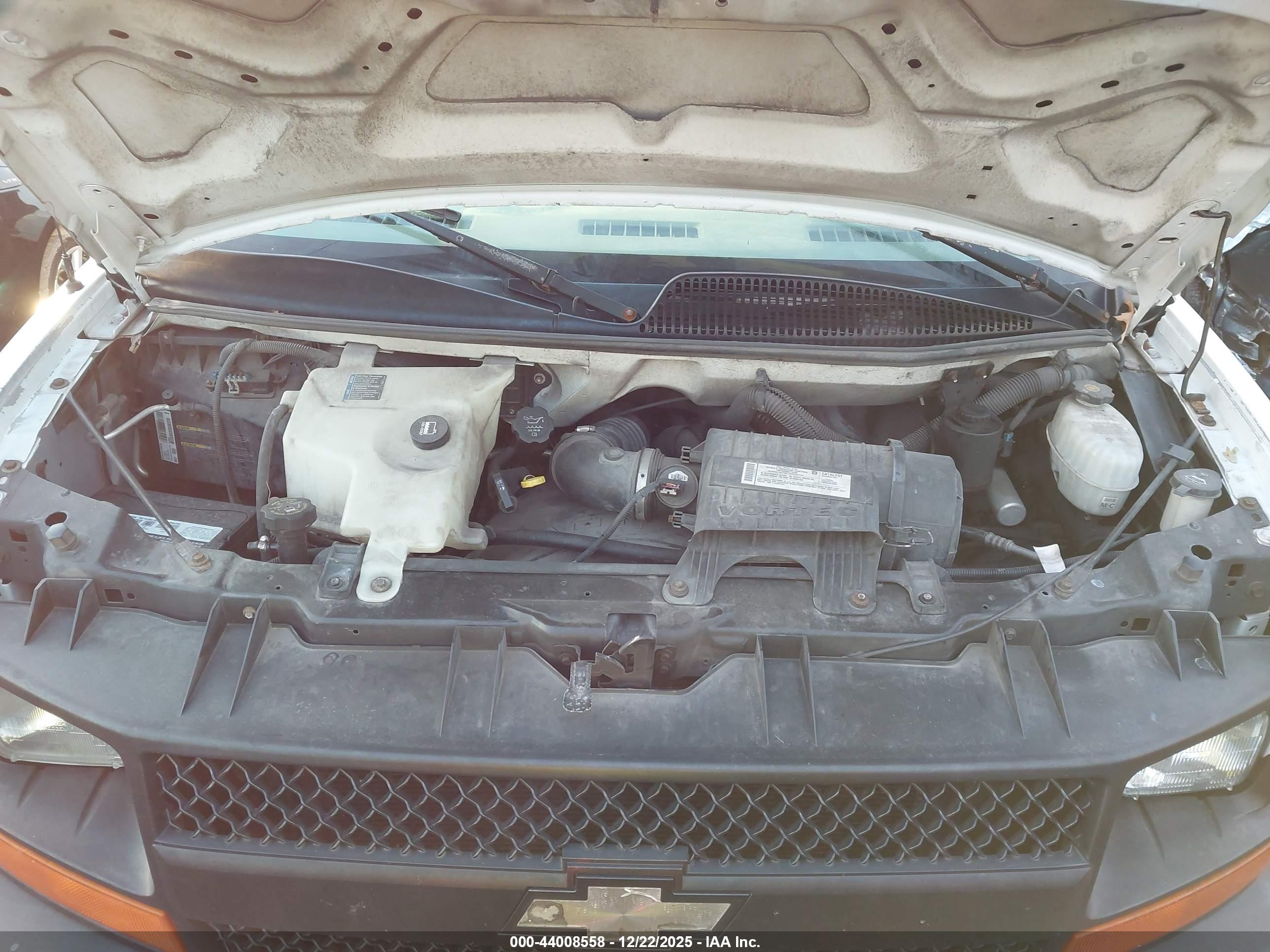 CHEVROLET EXPRESS image 10