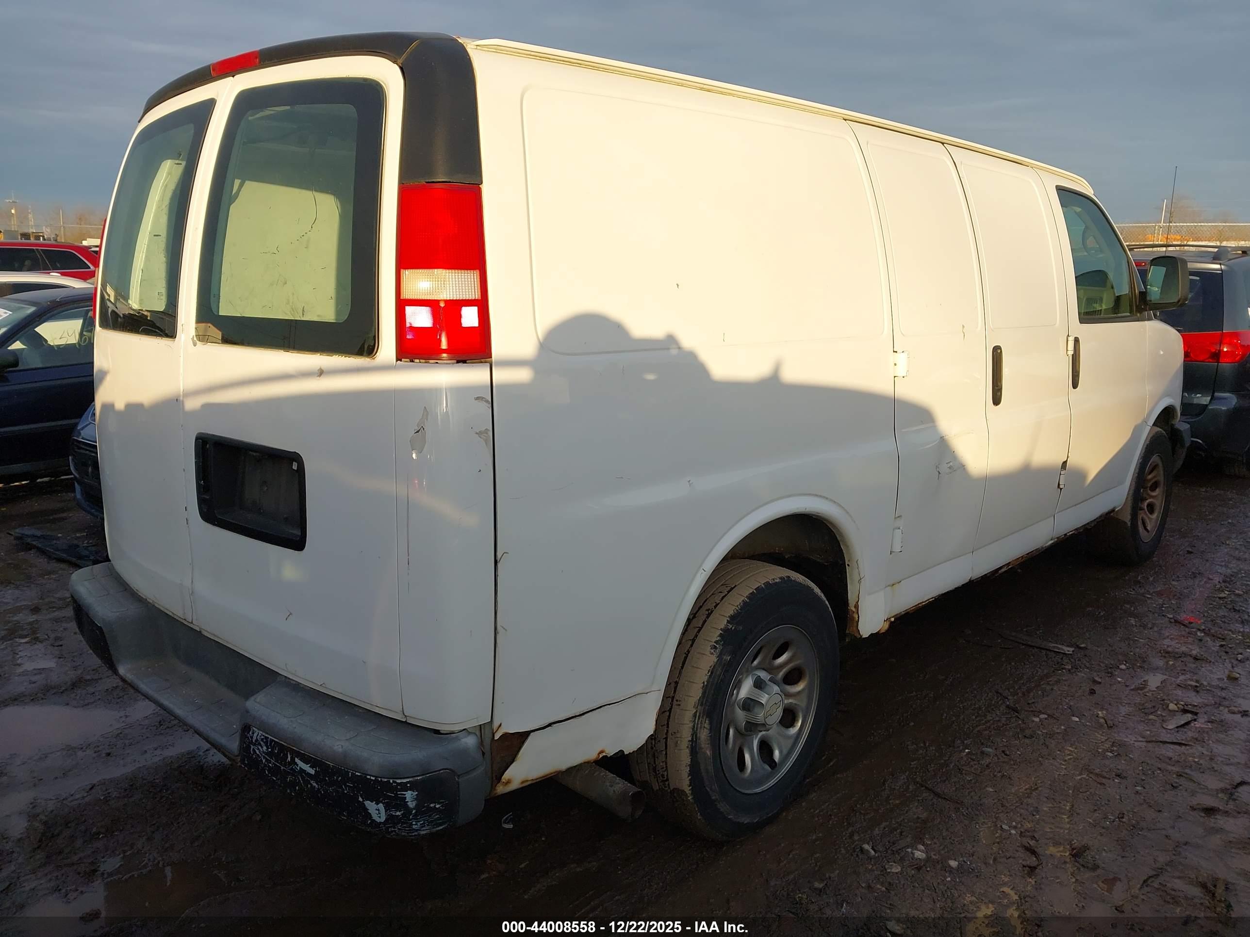 CHEVROLET EXPRESS image 4