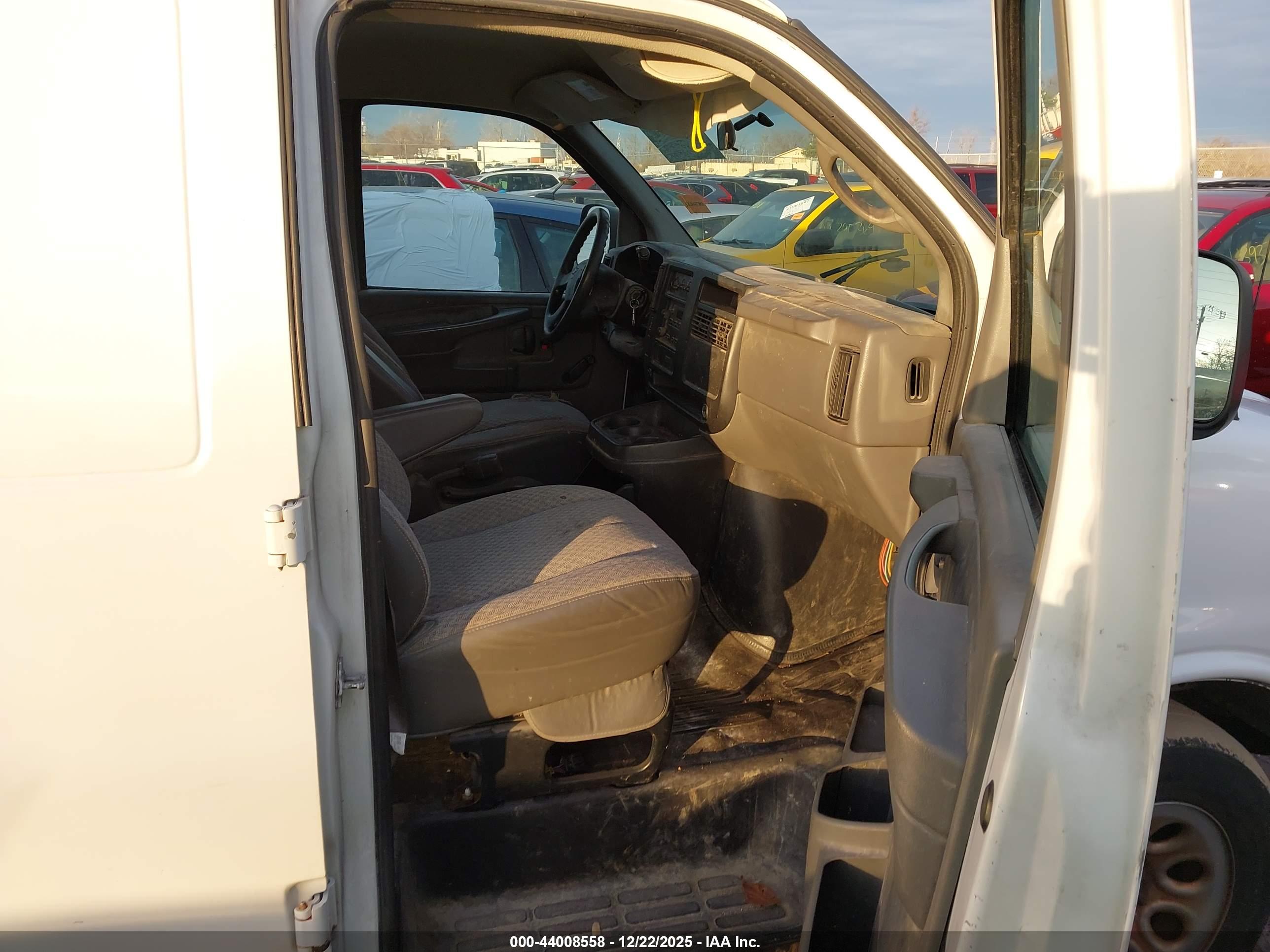 CHEVROLET EXPRESS image 5