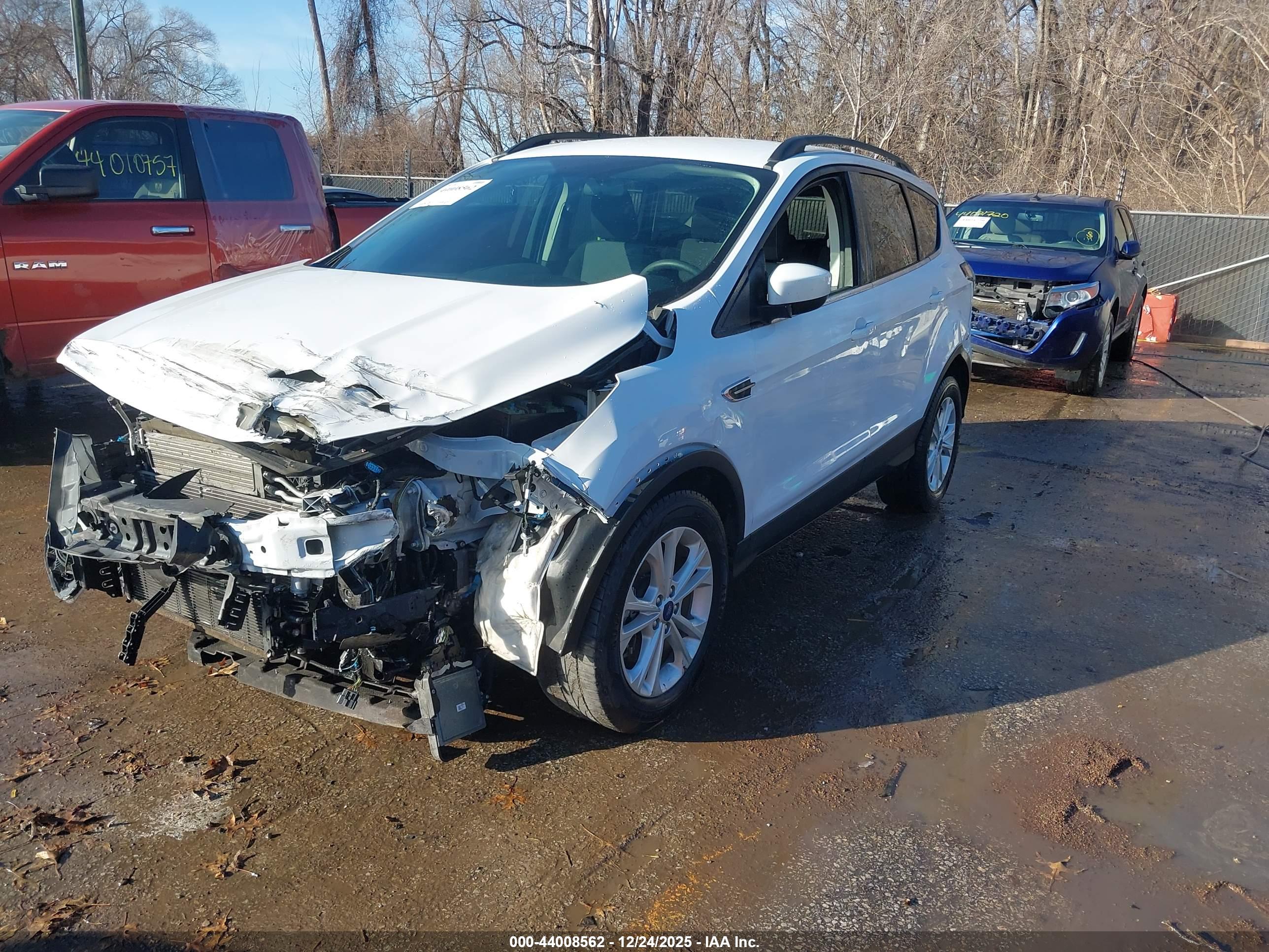 FORD ESCAPE image 2