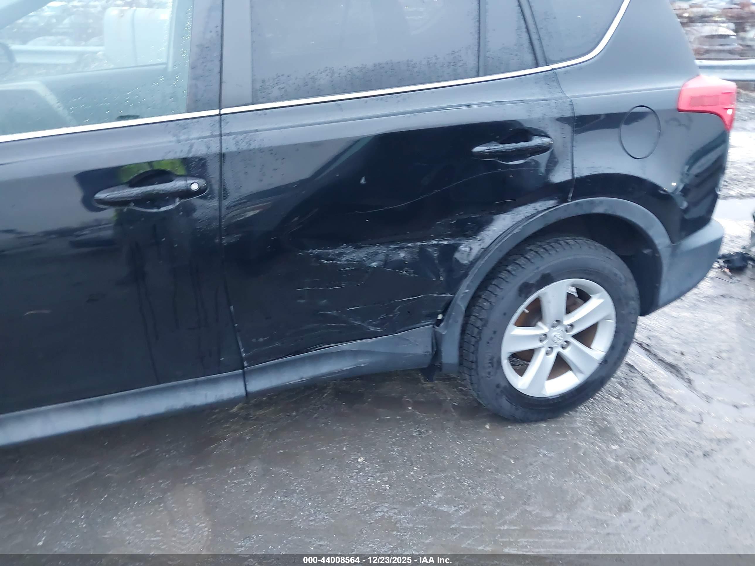 TOYOTA RAV4 image 6