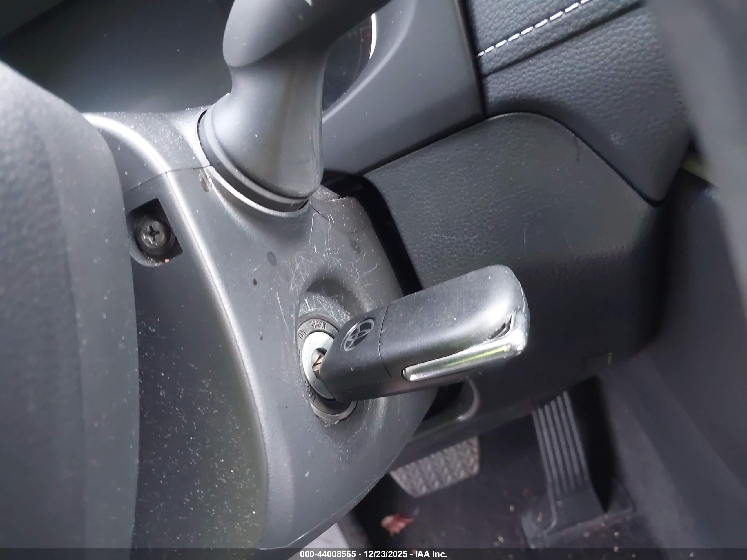 TOYOTA RAV4 image 11
