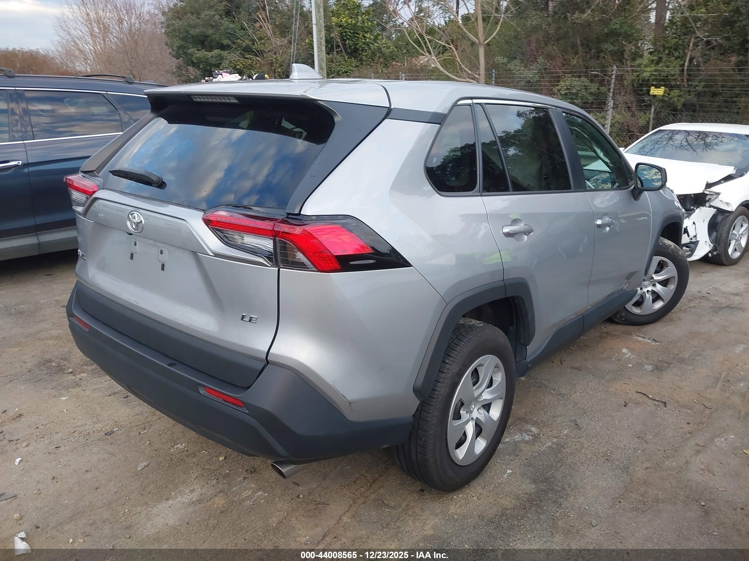 TOYOTA RAV4 image 4