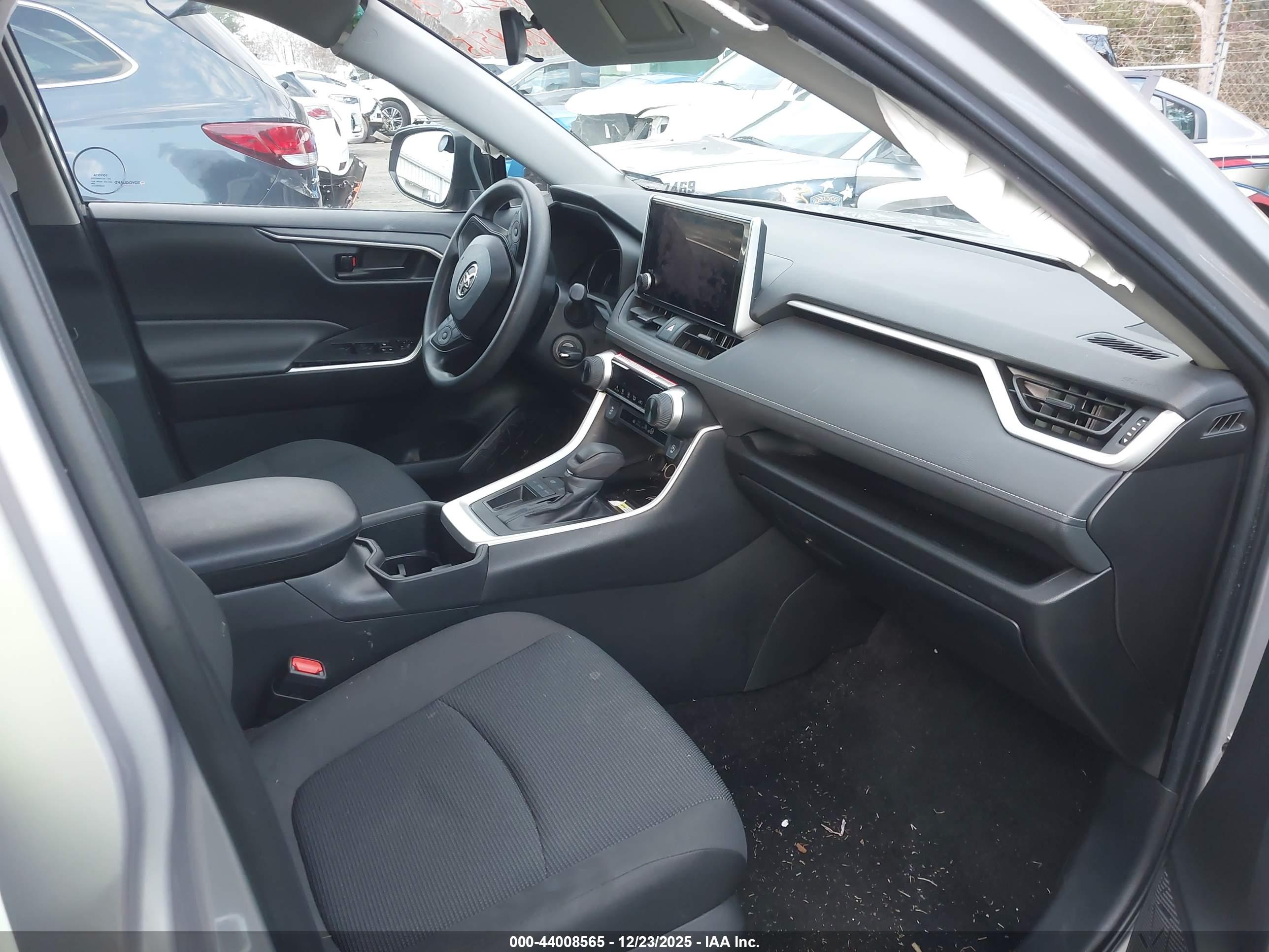 TOYOTA RAV4 image 5