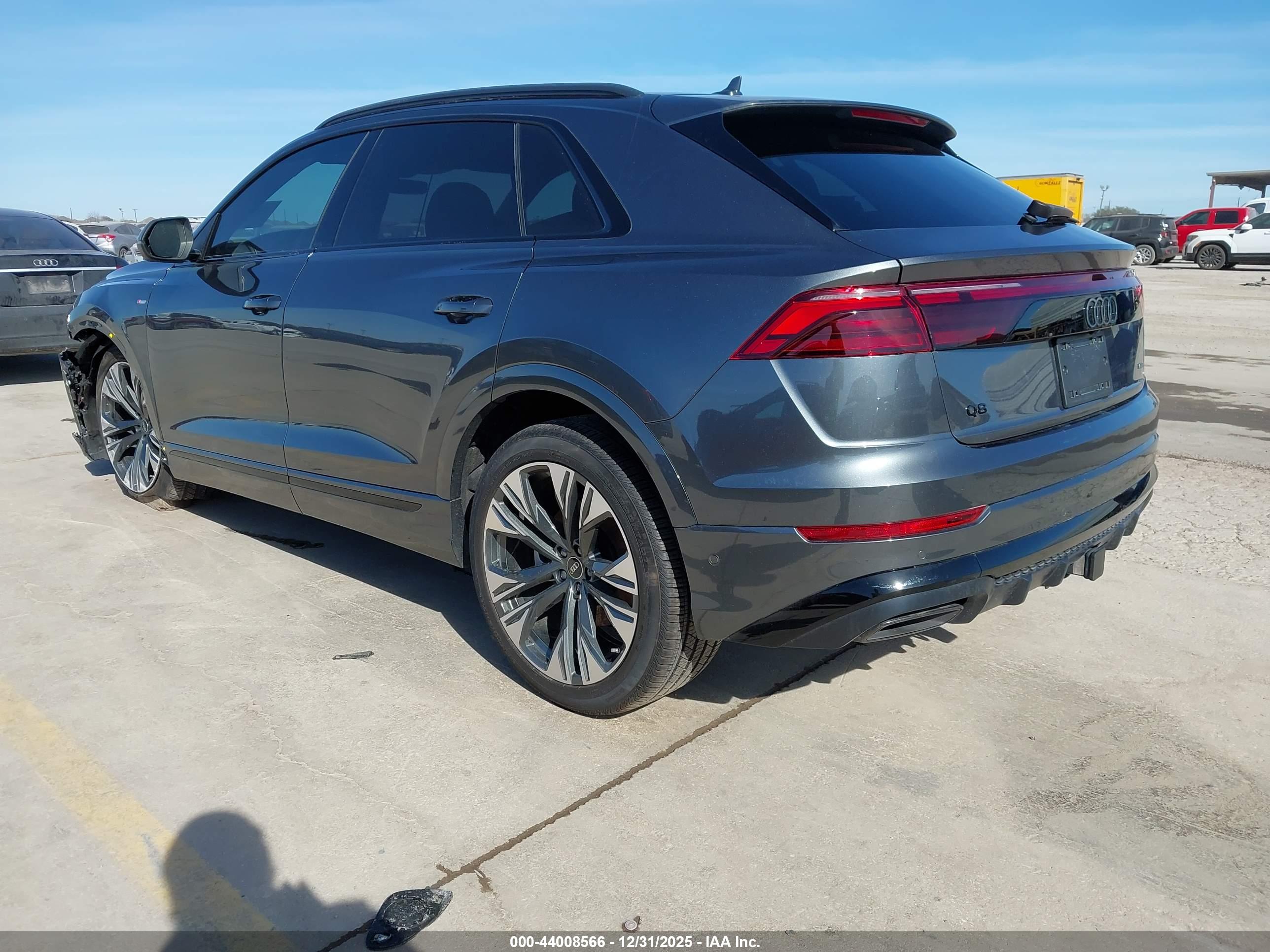 AUDI Q8 image 3