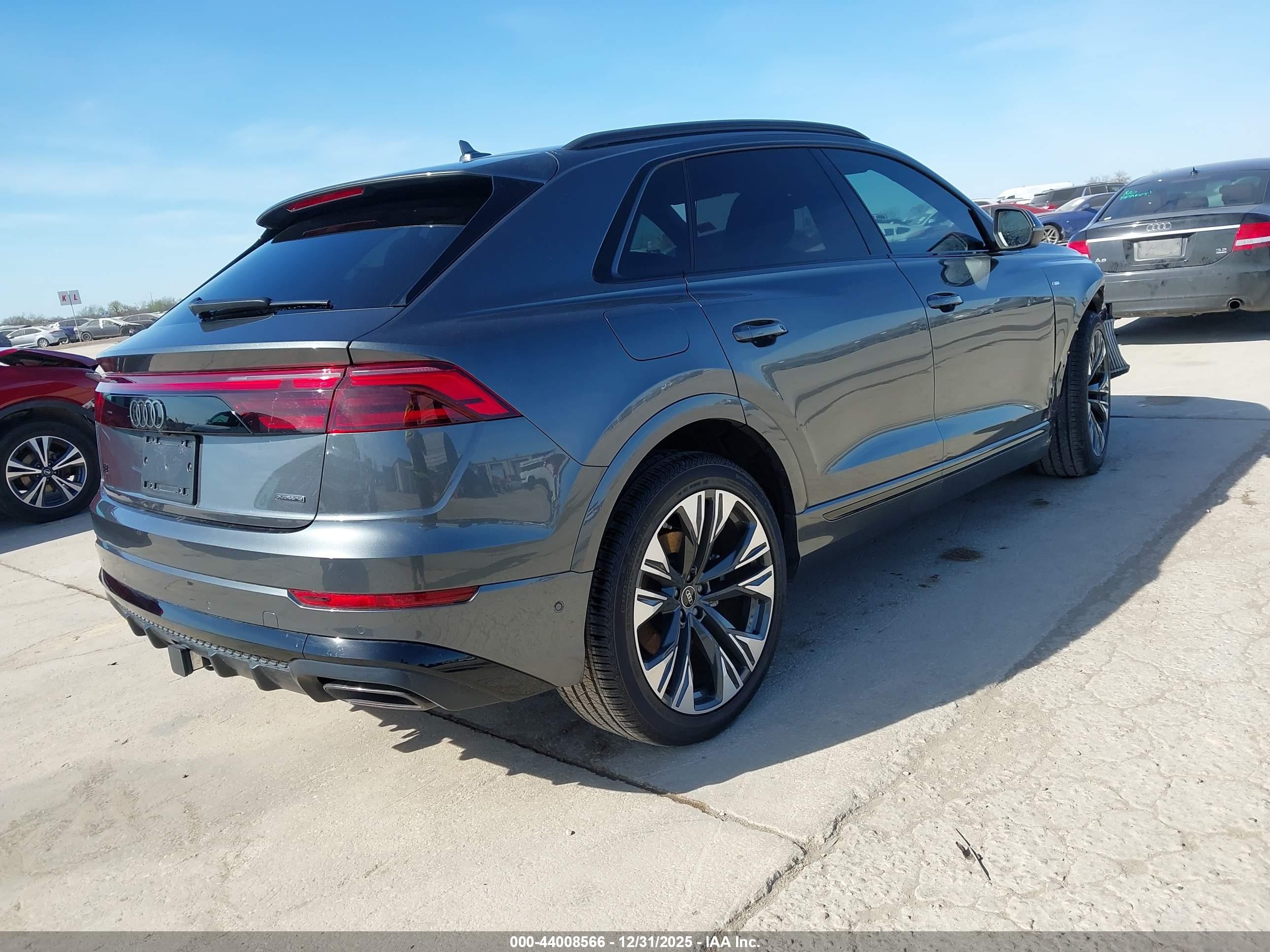 AUDI Q8 image 4