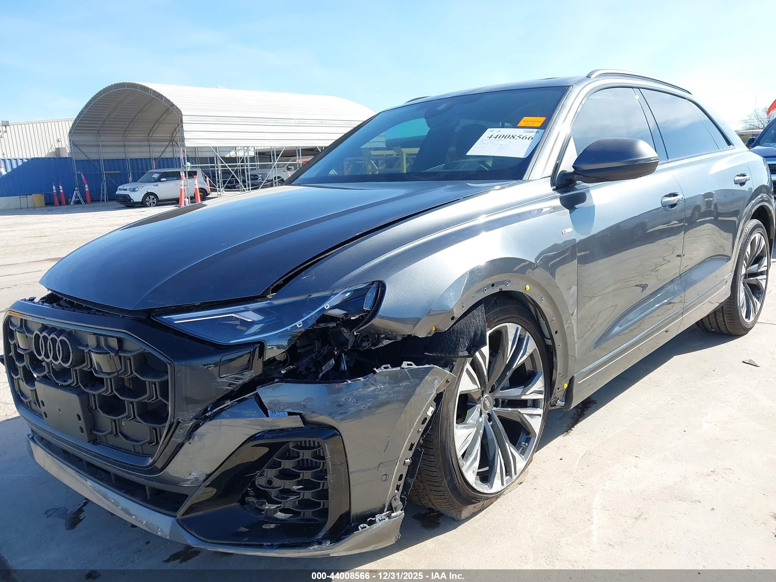 AUDI Q8 image 6