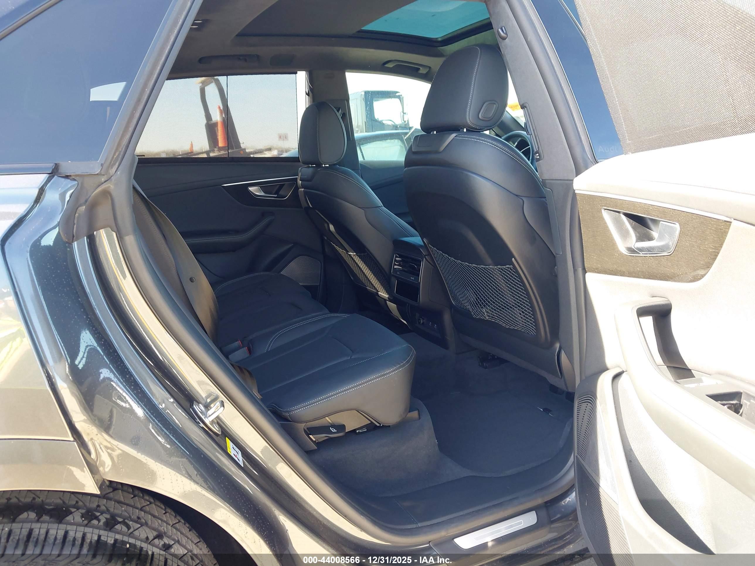 AUDI Q8 image 8