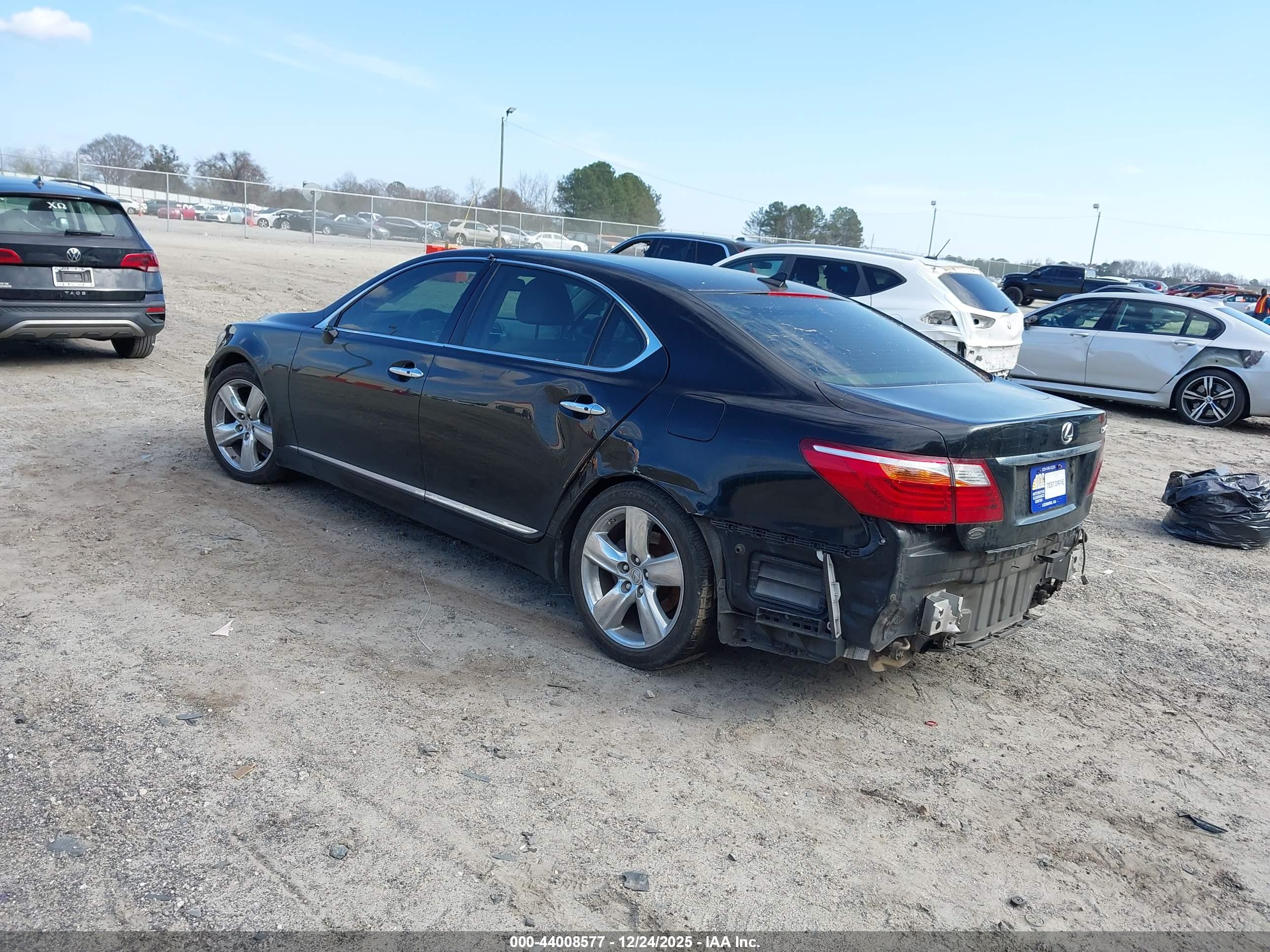 LEXUS LS image 3