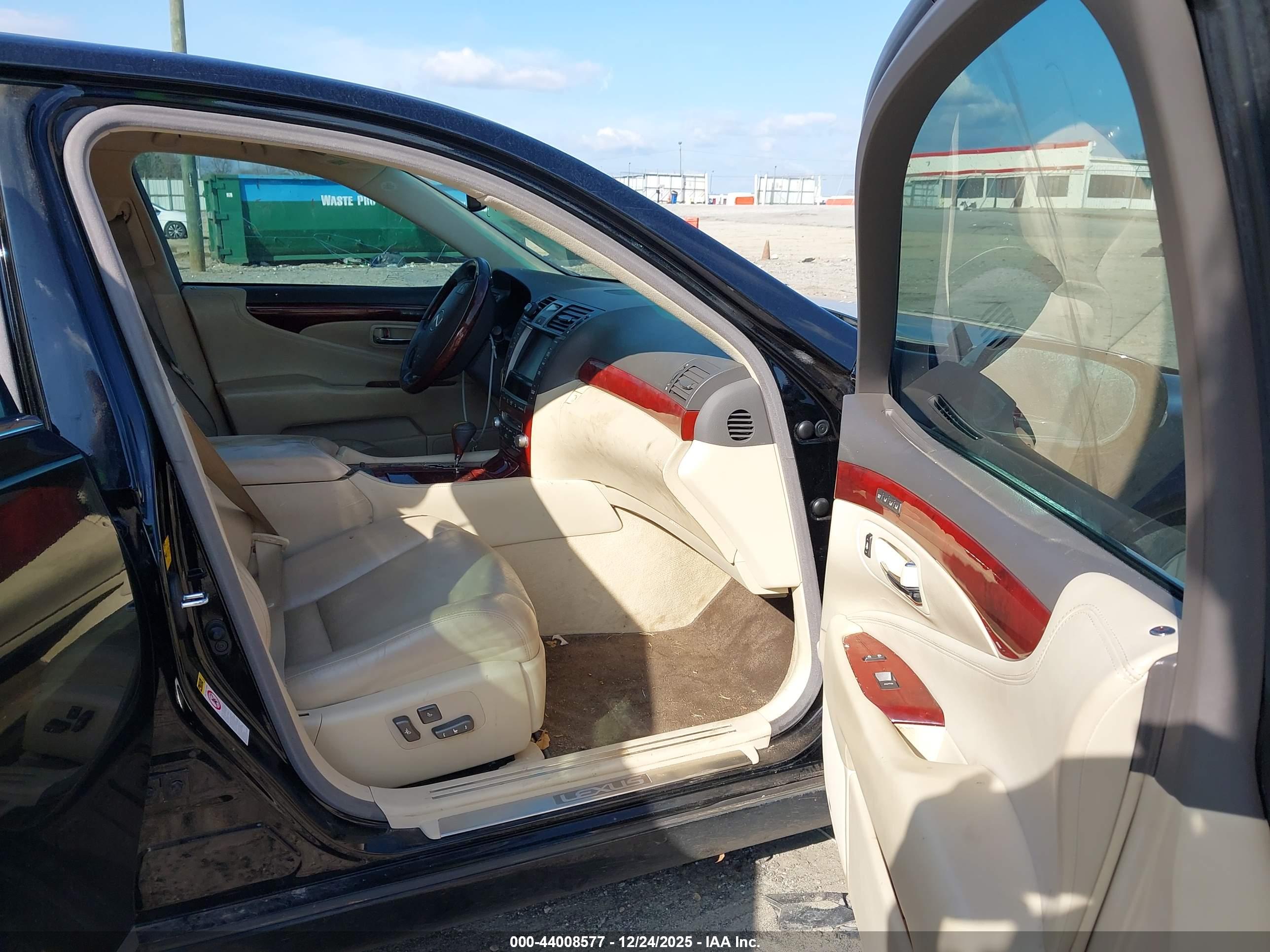 LEXUS LS image 5