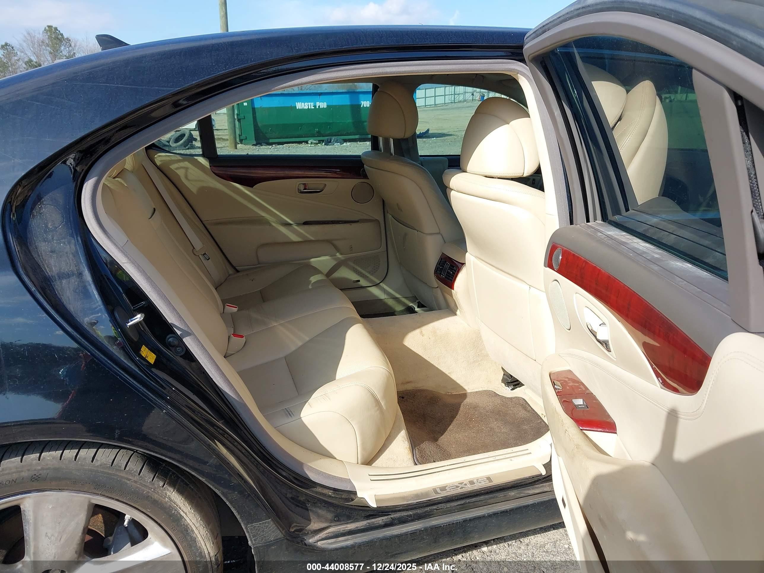 LEXUS LS image 8
