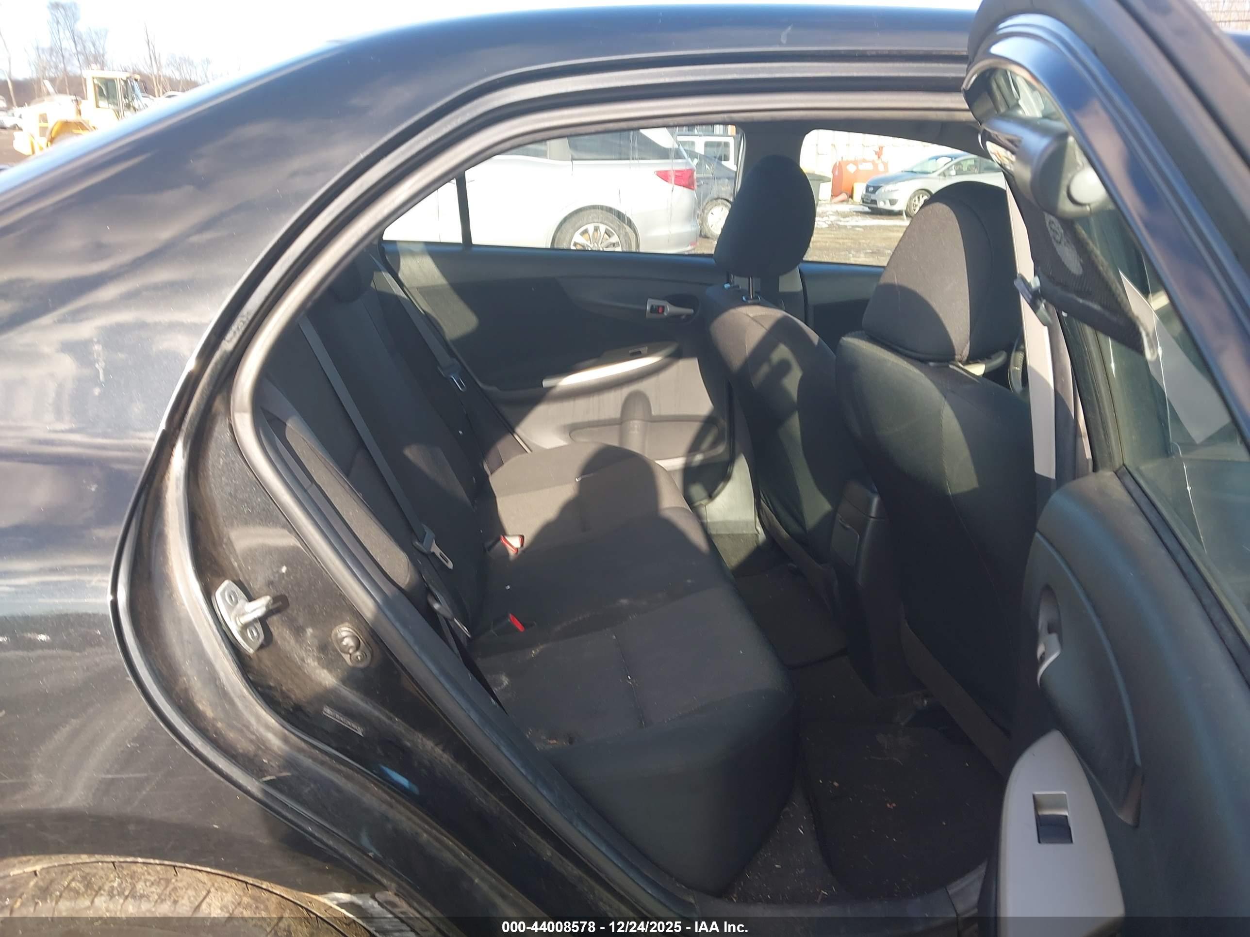 TOYOTA COROLLA image 8