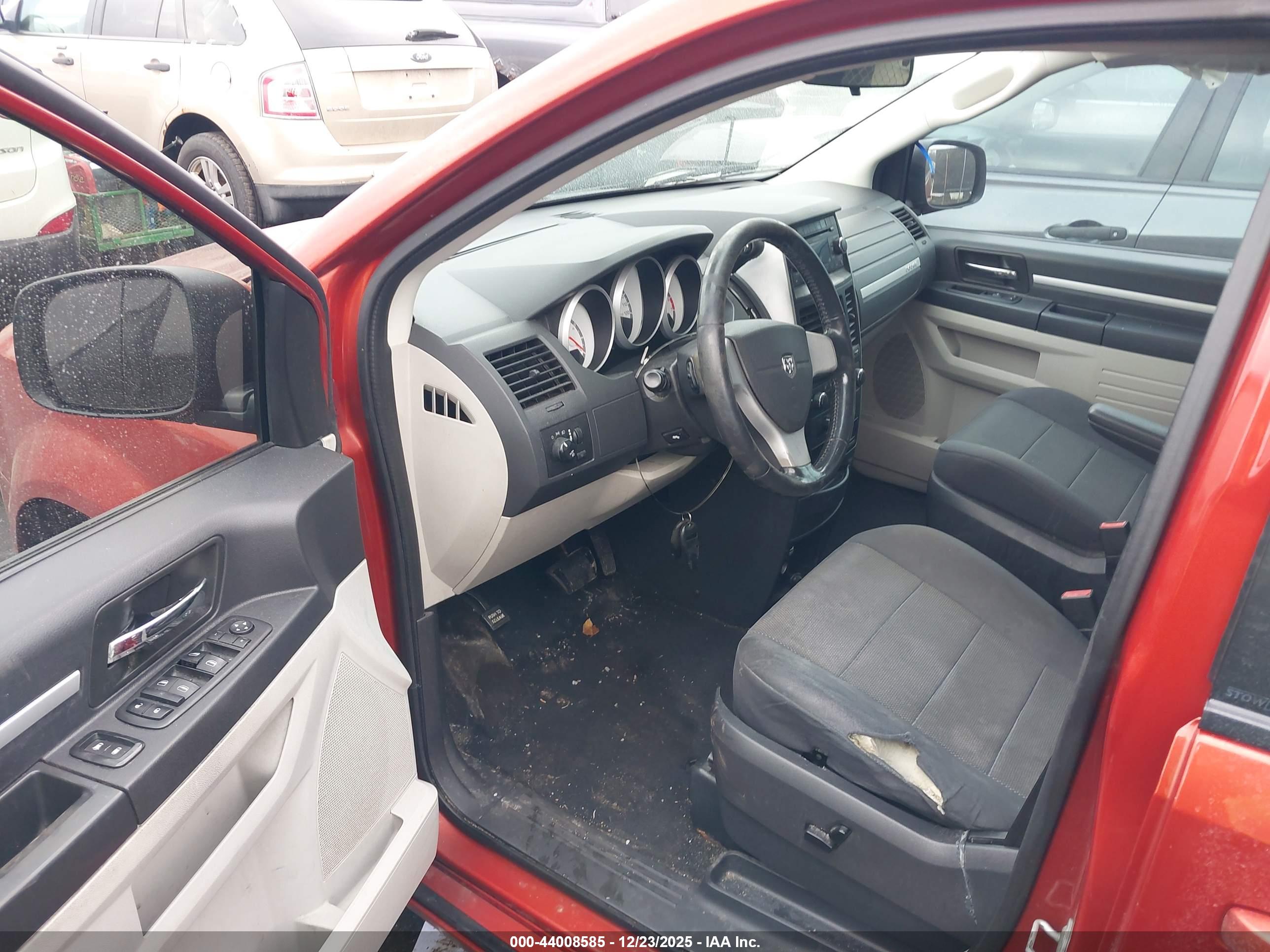 DODGE GRAND image 5
