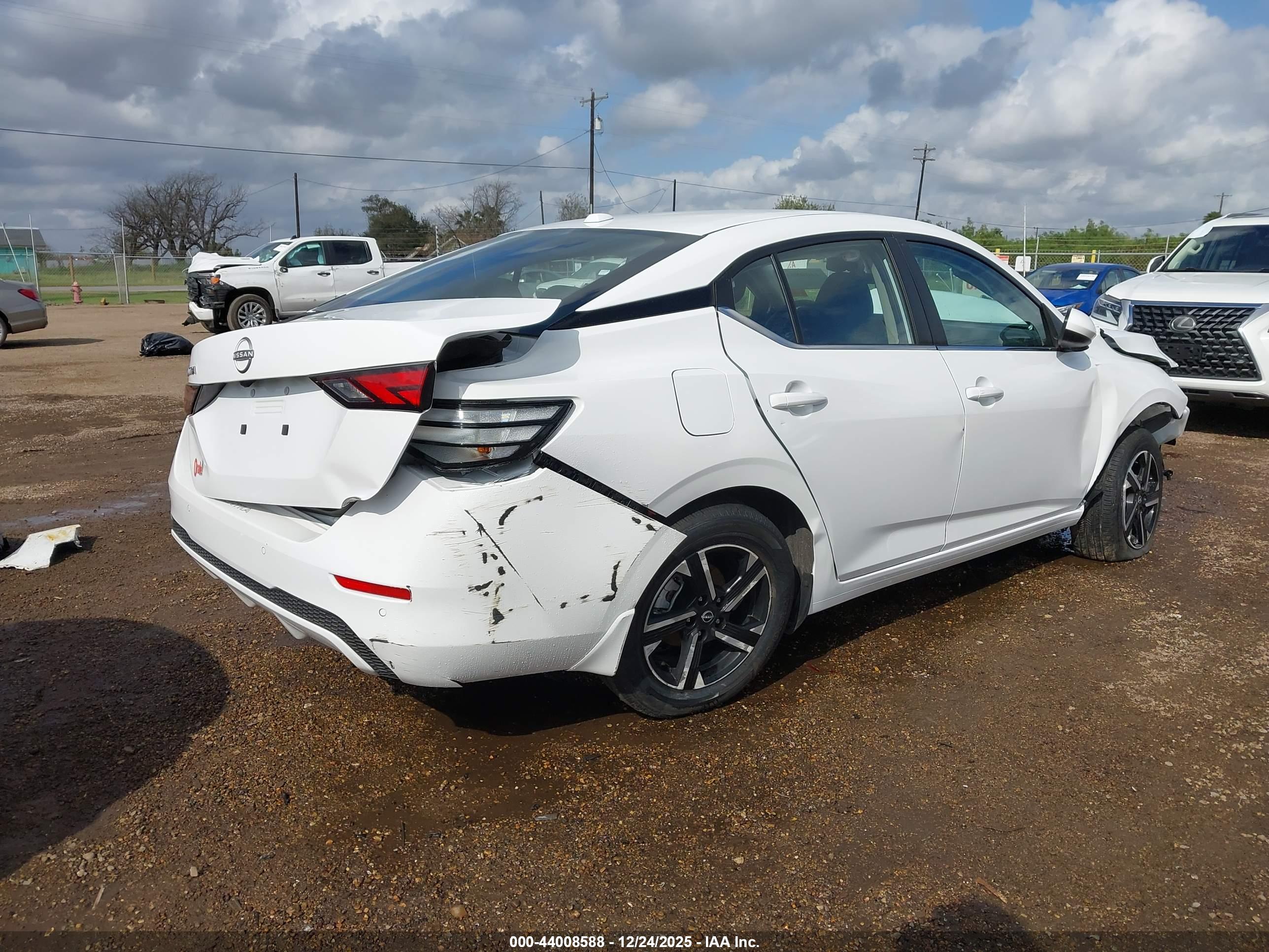 NISSAN SENTRA image 4