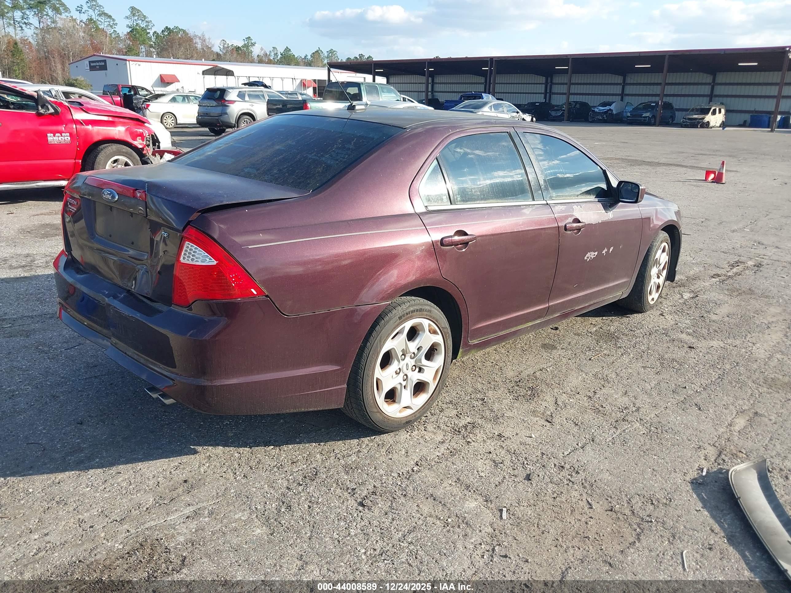 FORD FUSION image 4