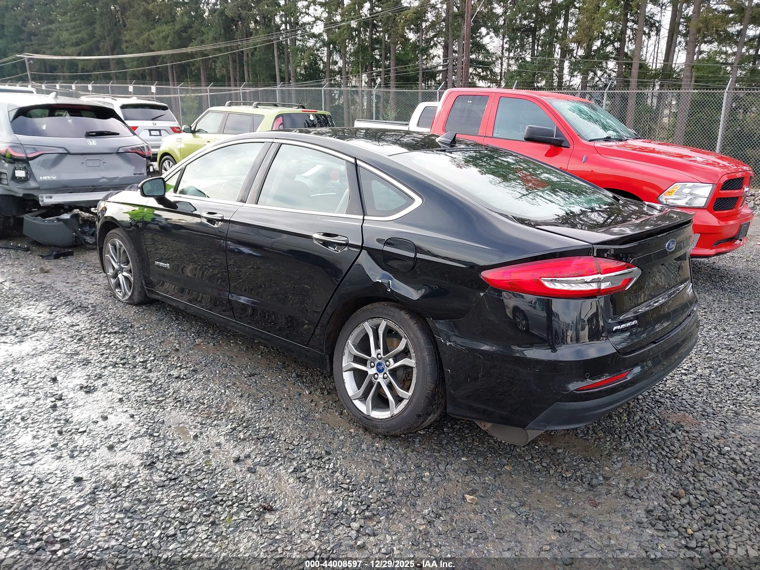 FORD FUSION image 3
