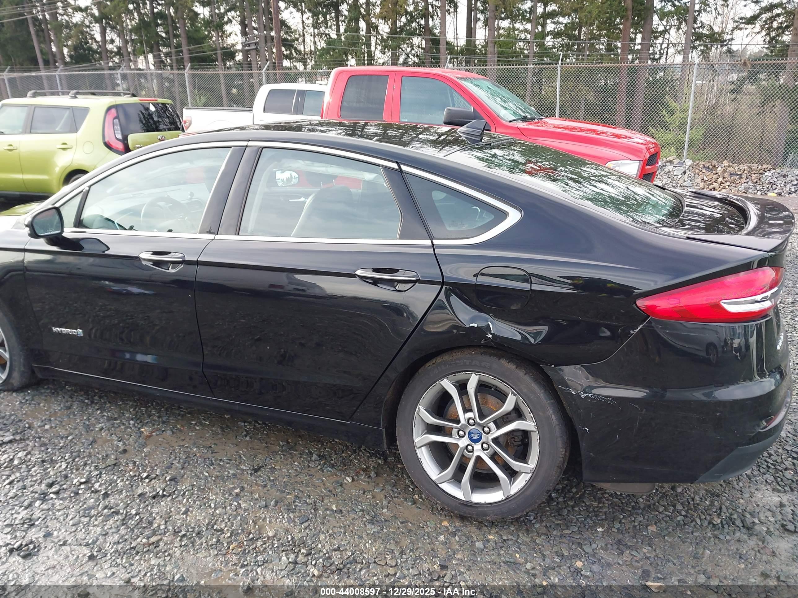 FORD FUSION image 6