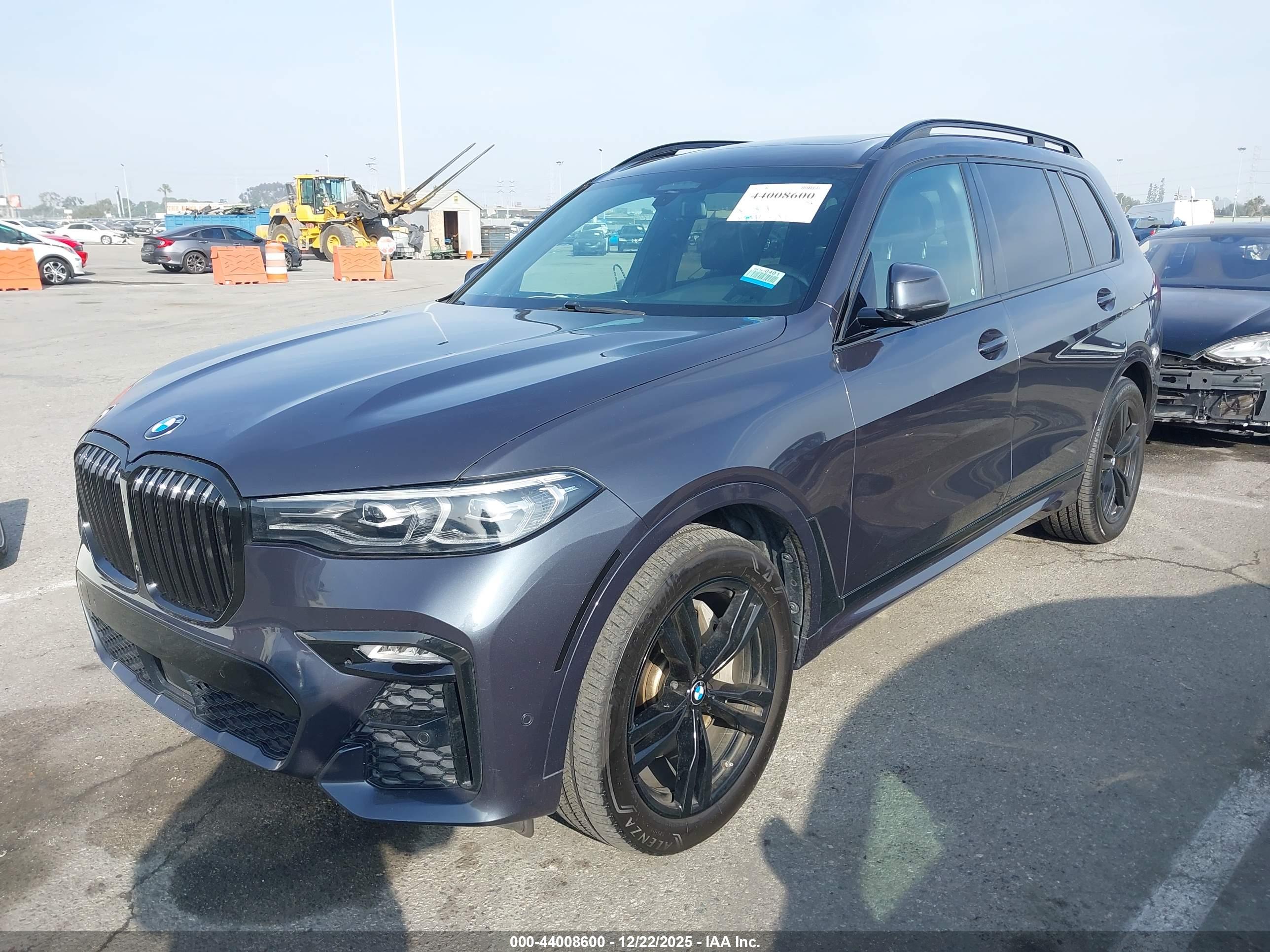 BMW X7 image 2