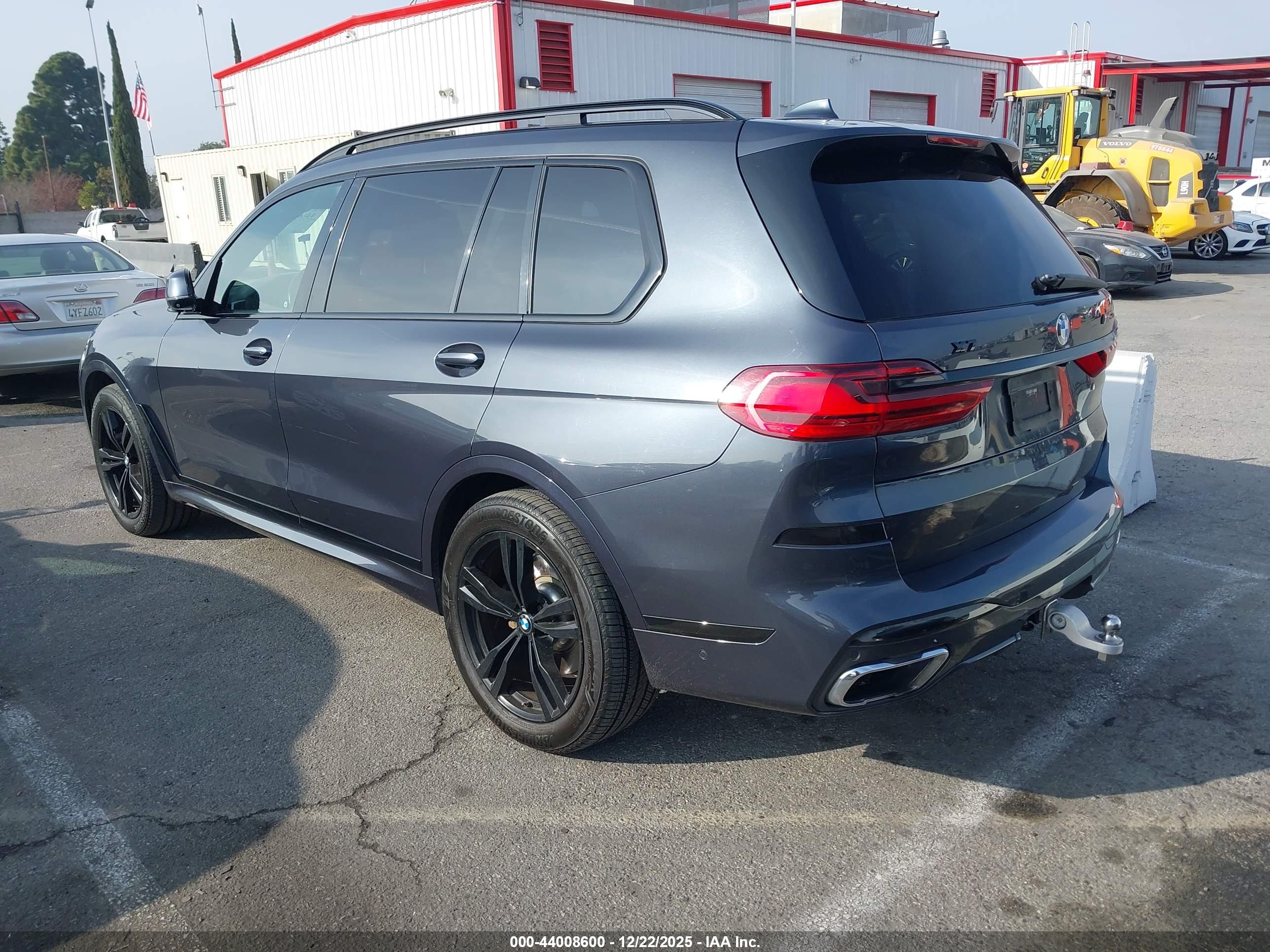 BMW X7 image 3