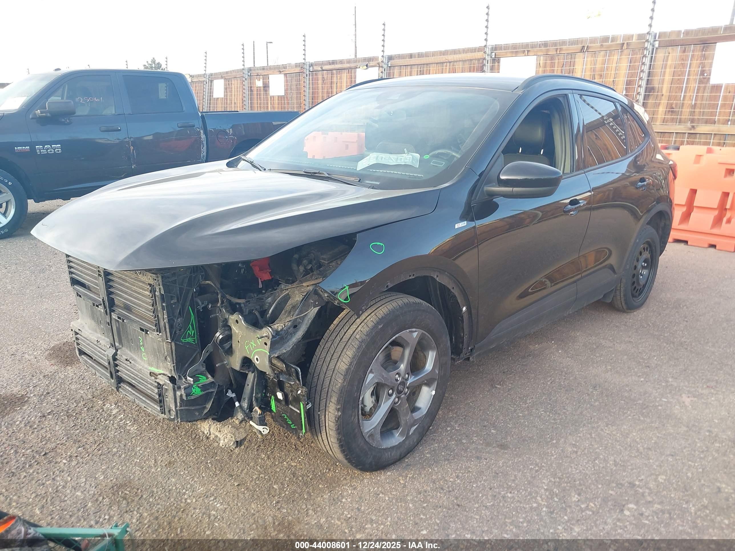 FORD ESCAPE image 2
