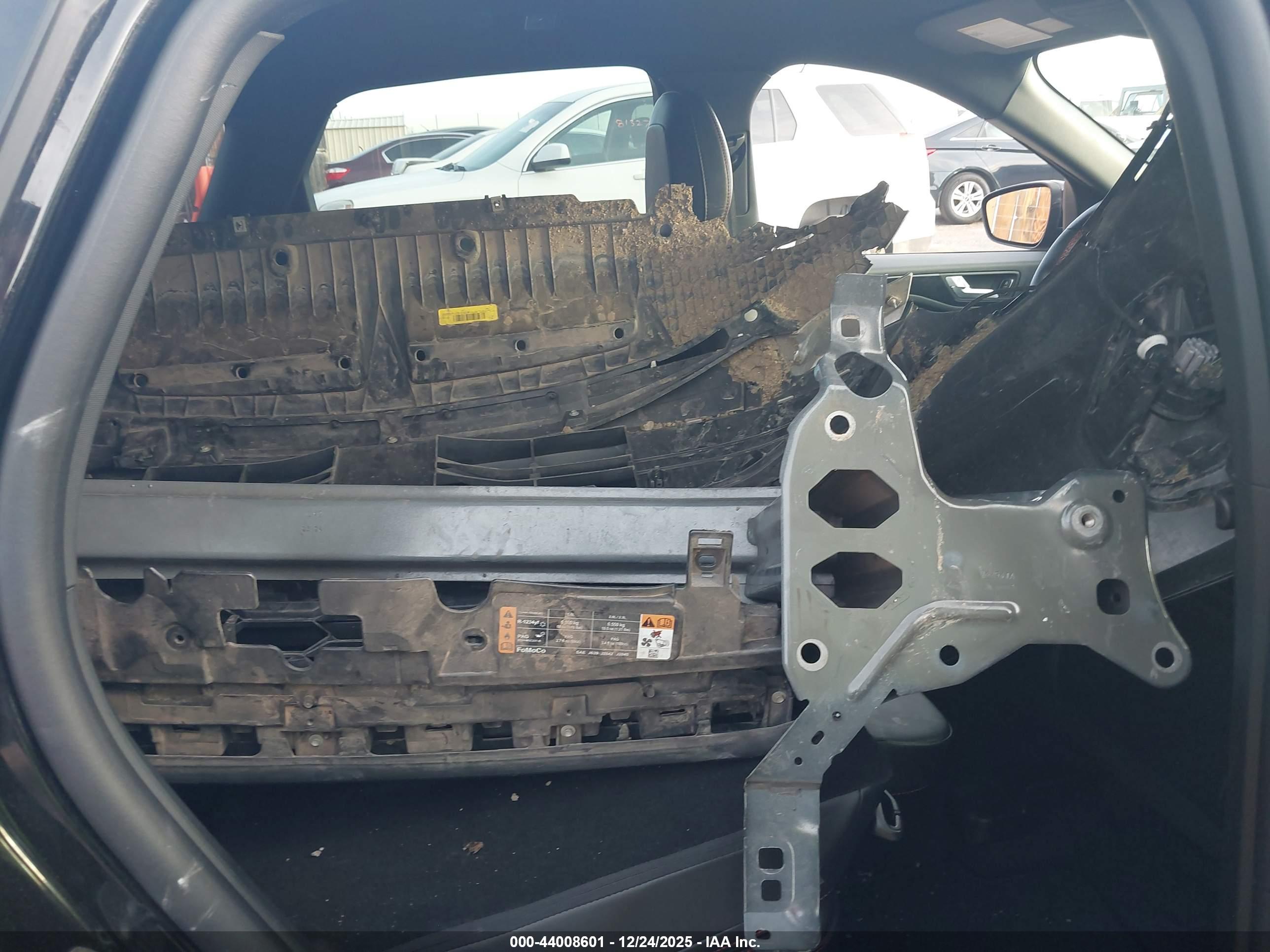FORD ESCAPE image 8