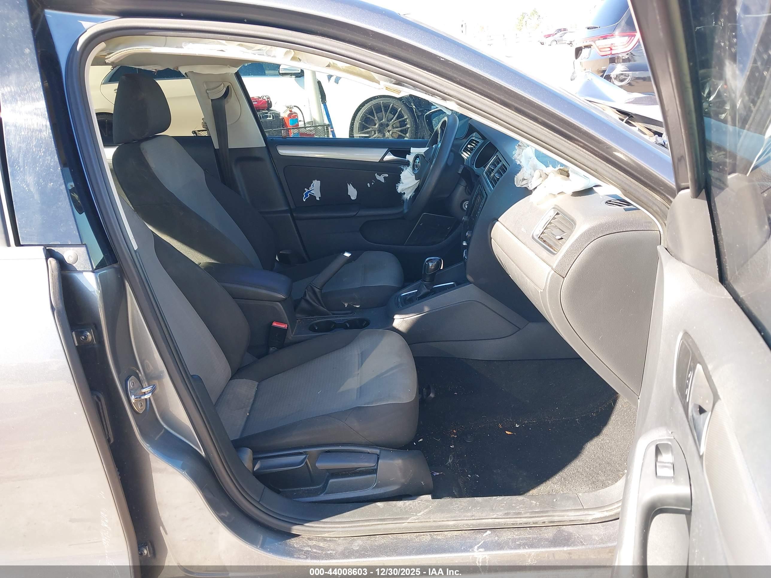 VOLKSWAGEN JETTA image 5