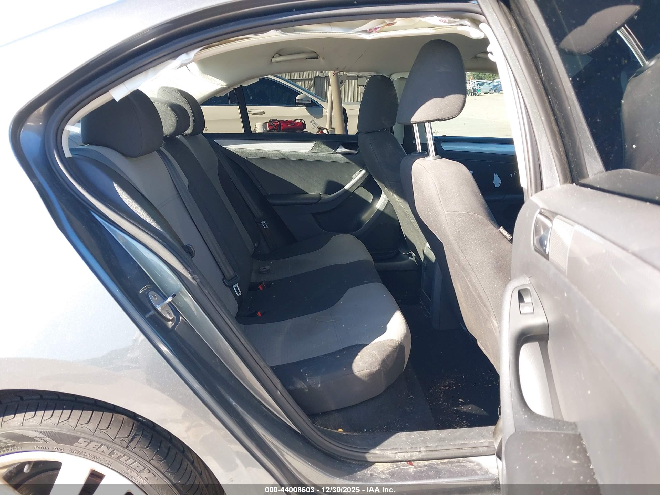 VOLKSWAGEN JETTA image 8