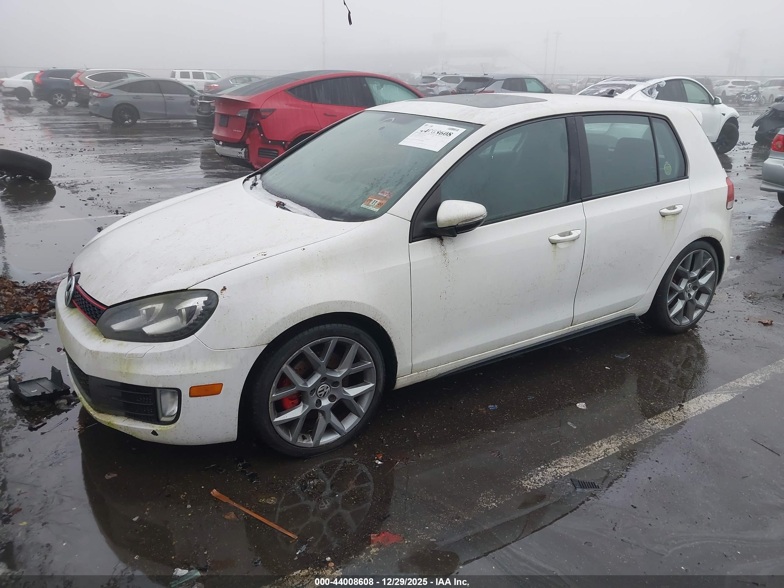 VOLKSWAGEN GTI image 2