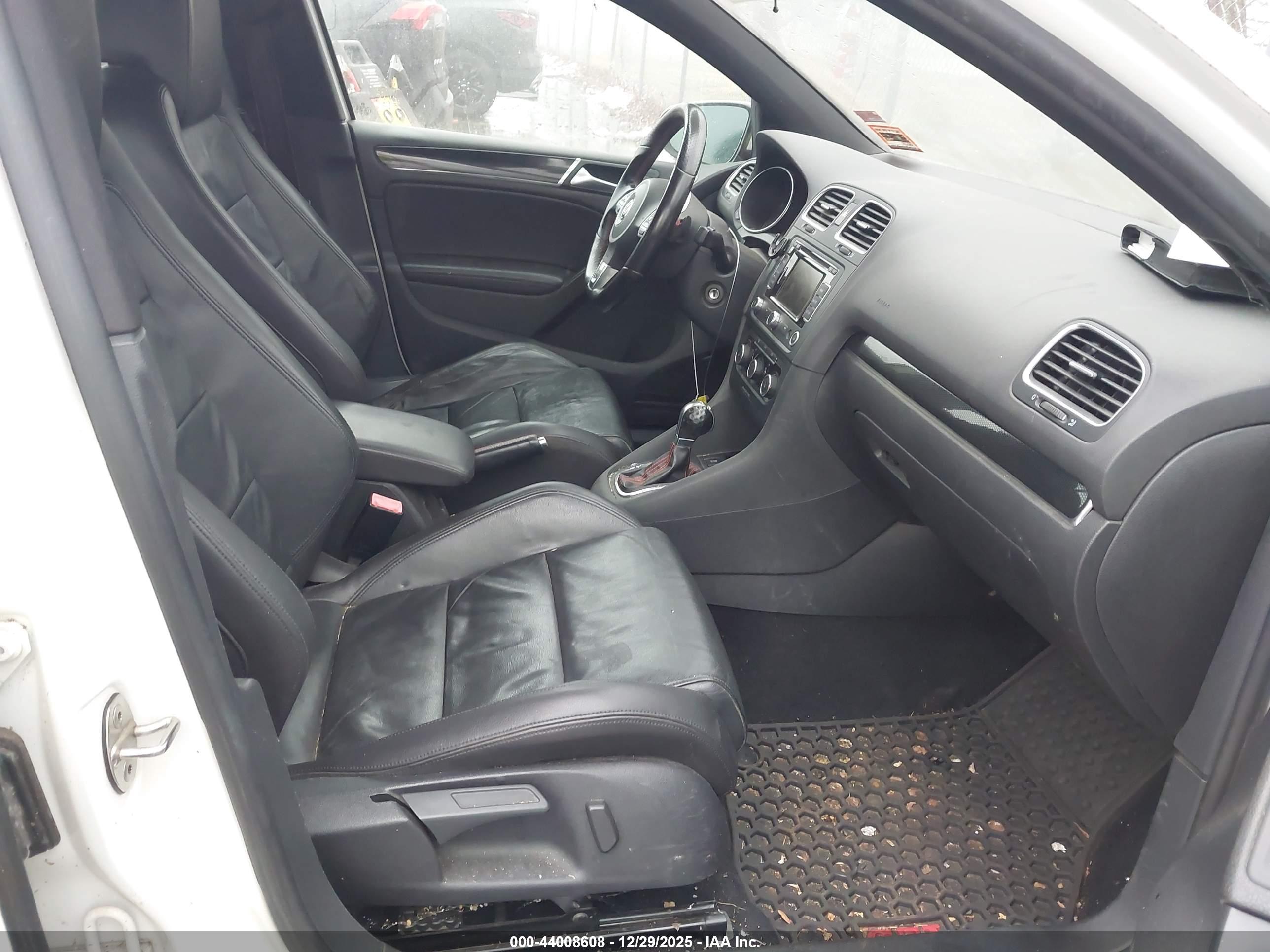 VOLKSWAGEN GTI image 5