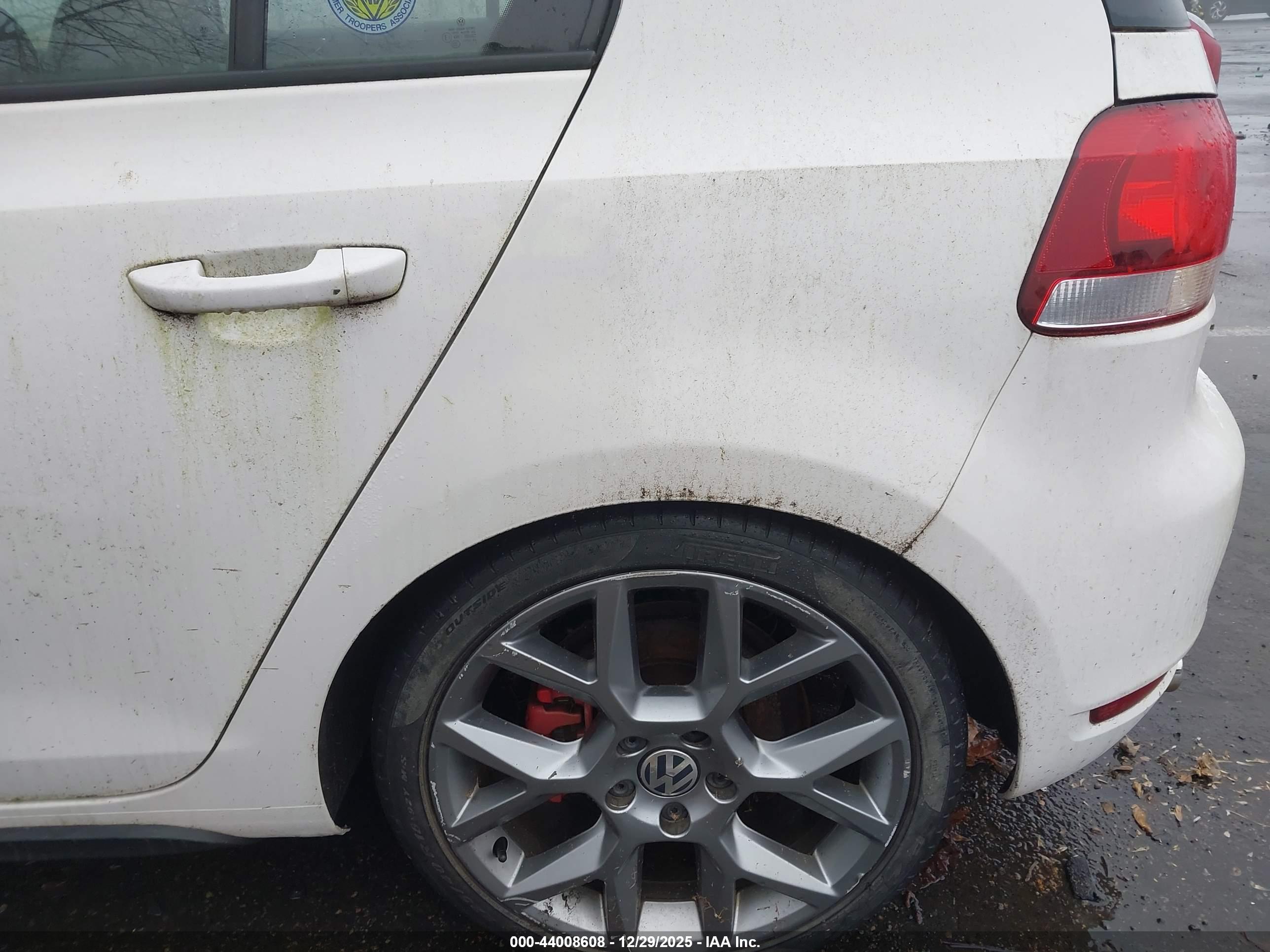 VOLKSWAGEN GTI image 6