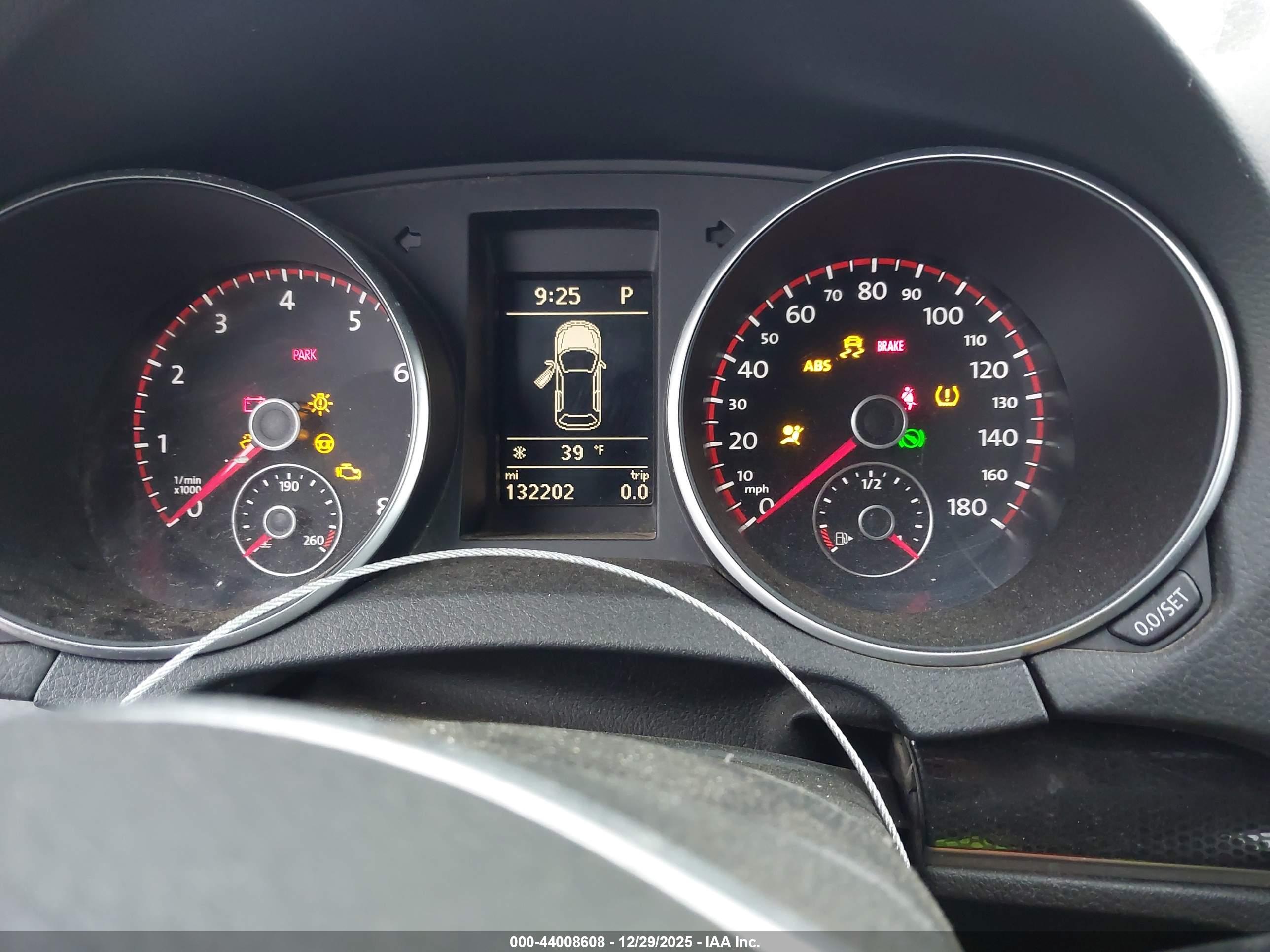 VOLKSWAGEN GTI image 7