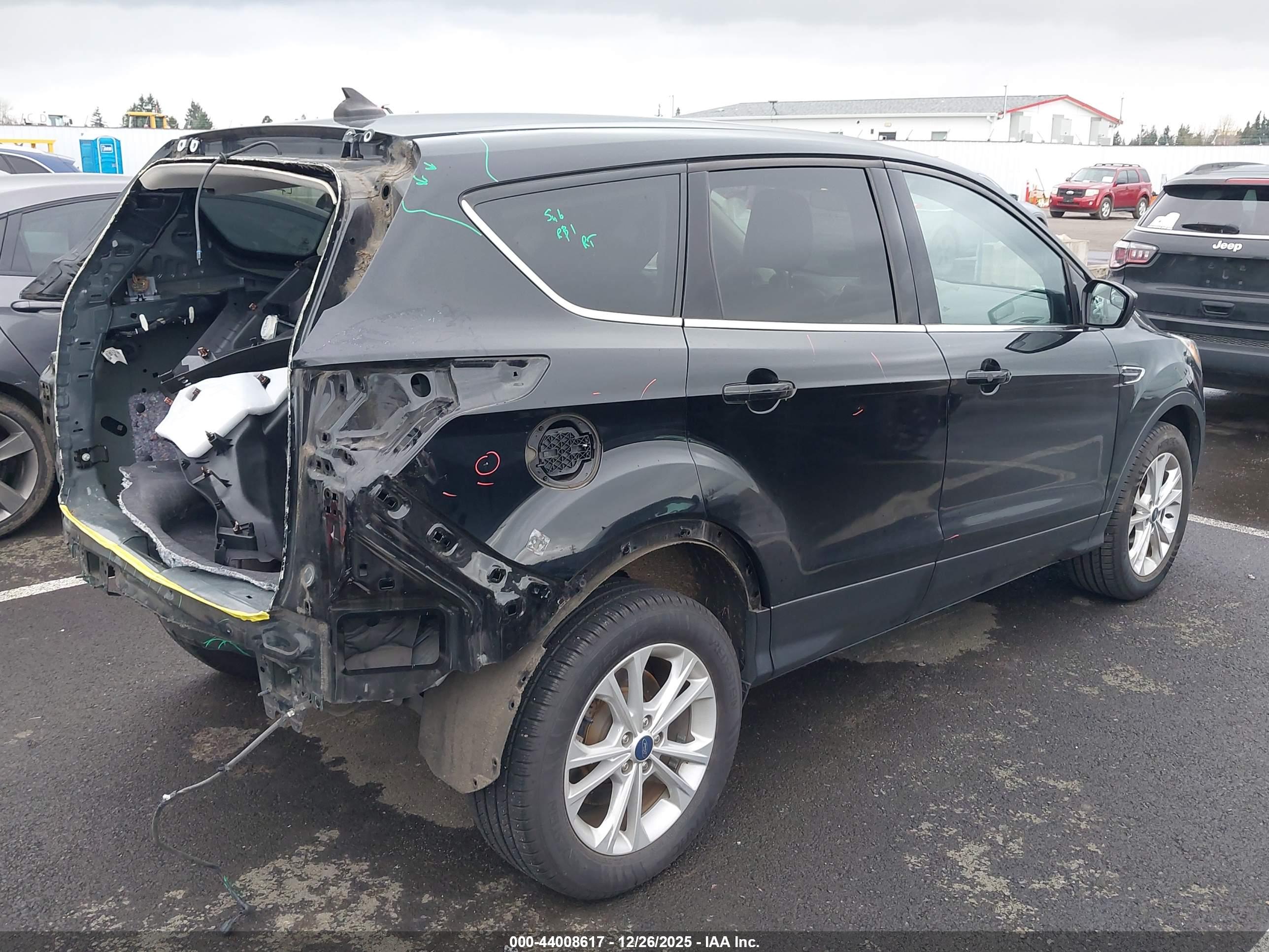 FORD ESCAPE image 4