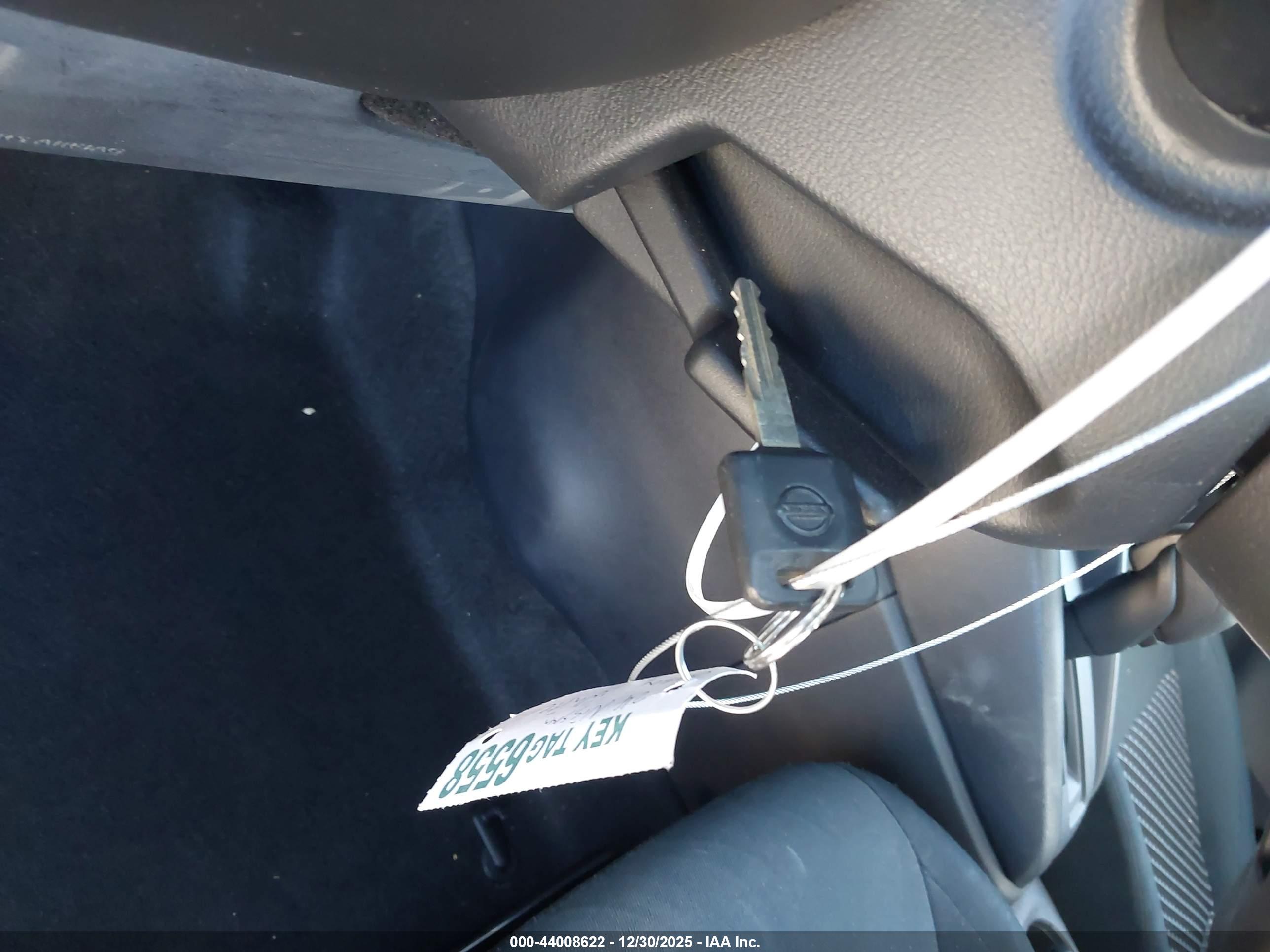 NISSAN VERSA image 11