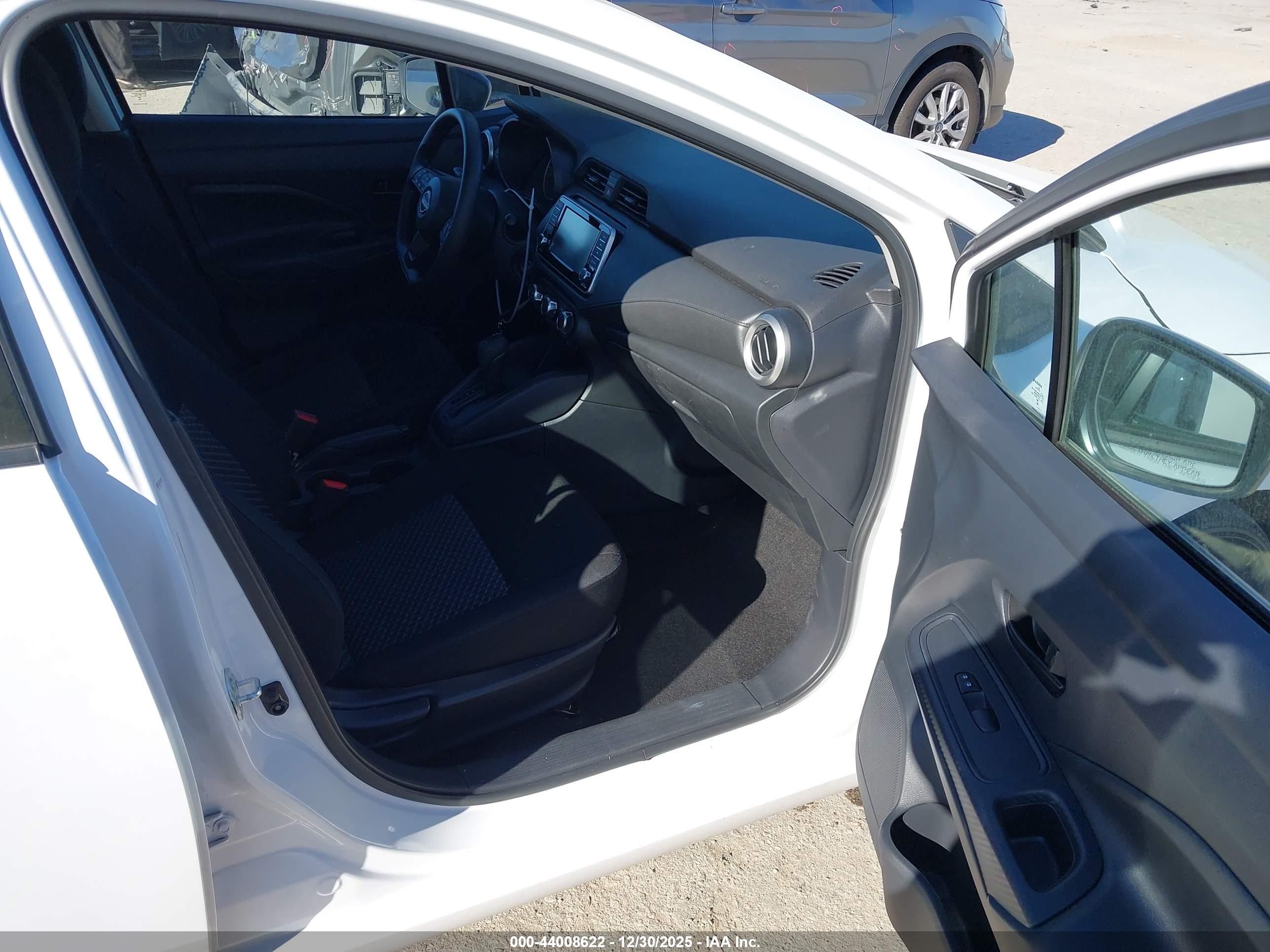 NISSAN VERSA image 5