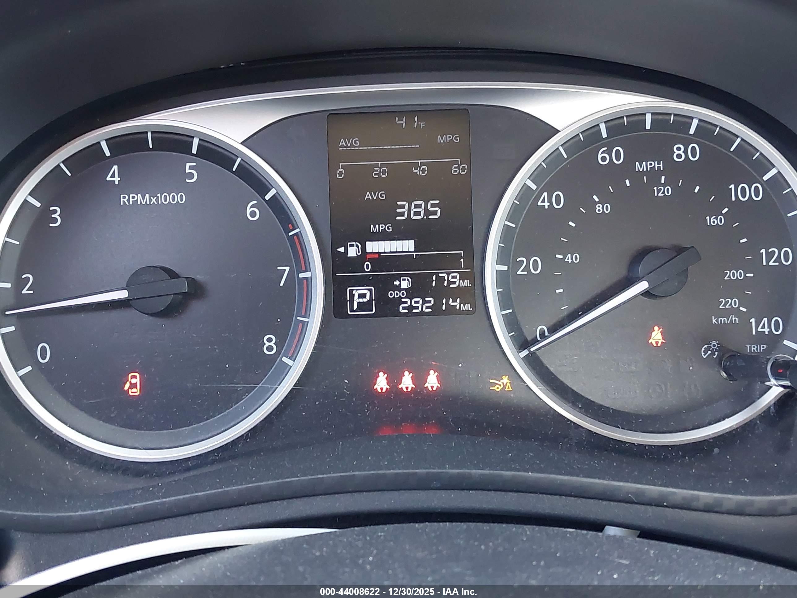 NISSAN VERSA image 7
