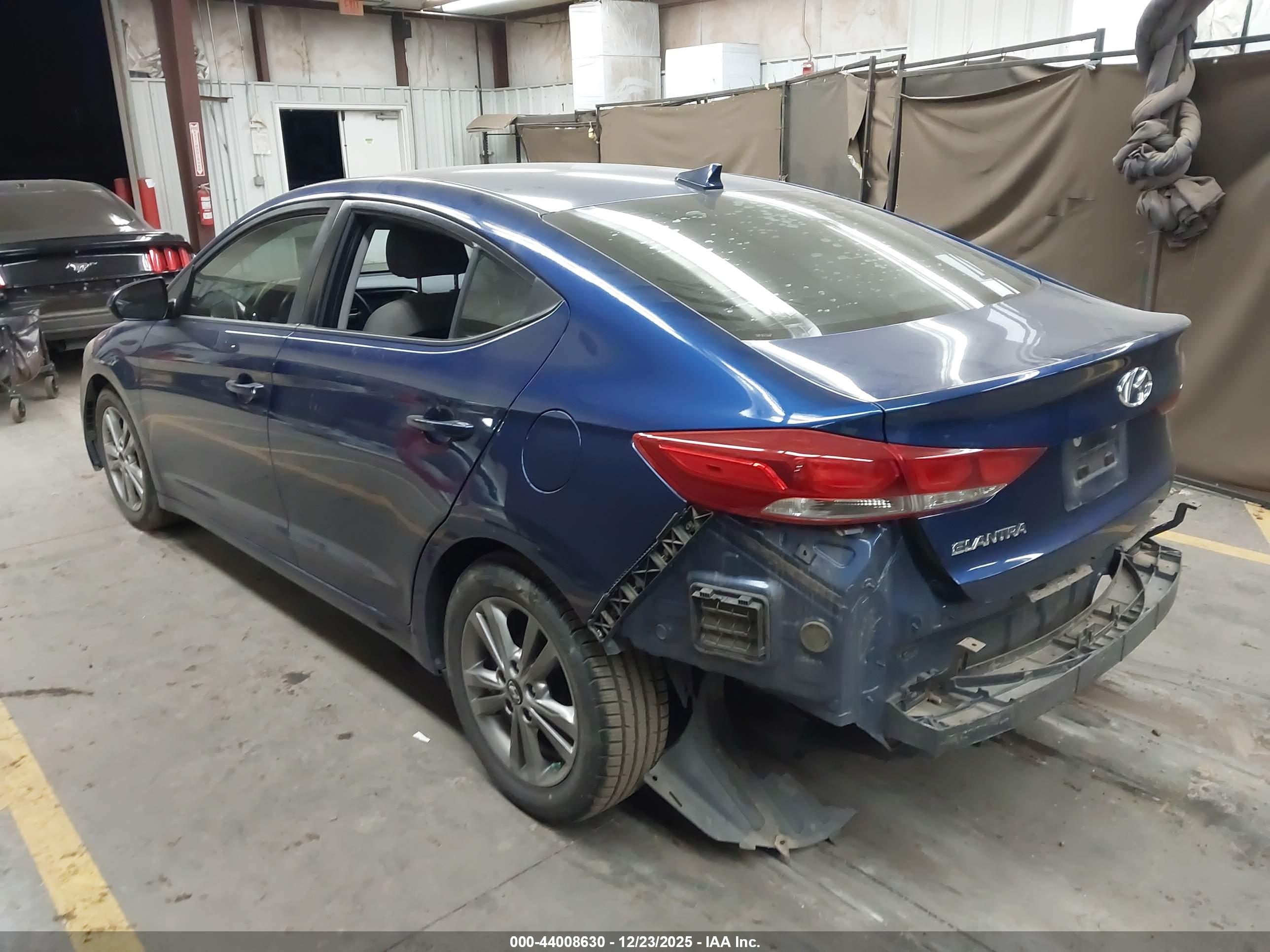 HYUNDAI ELANTRA image 3