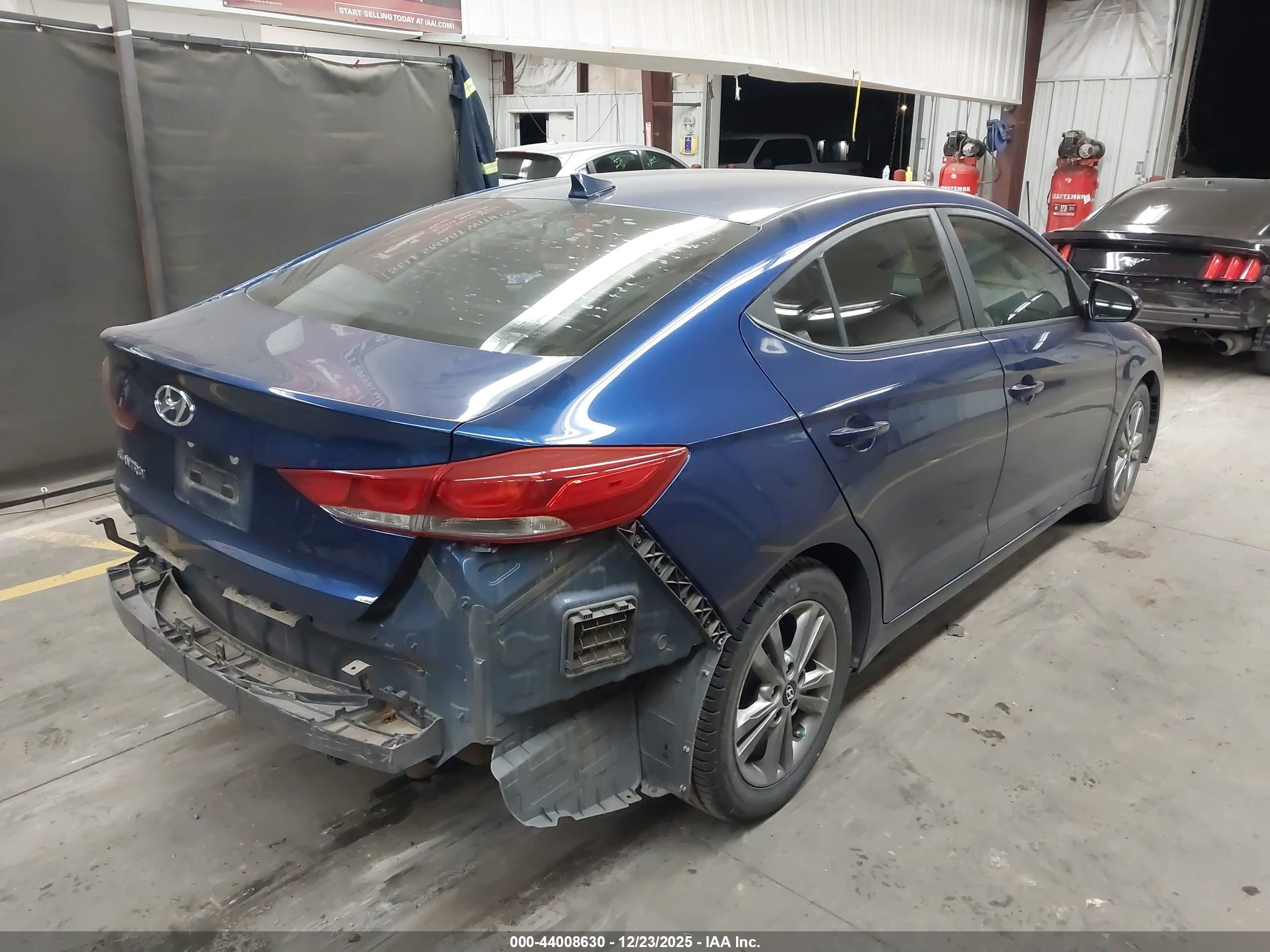 HYUNDAI ELANTRA image 4
