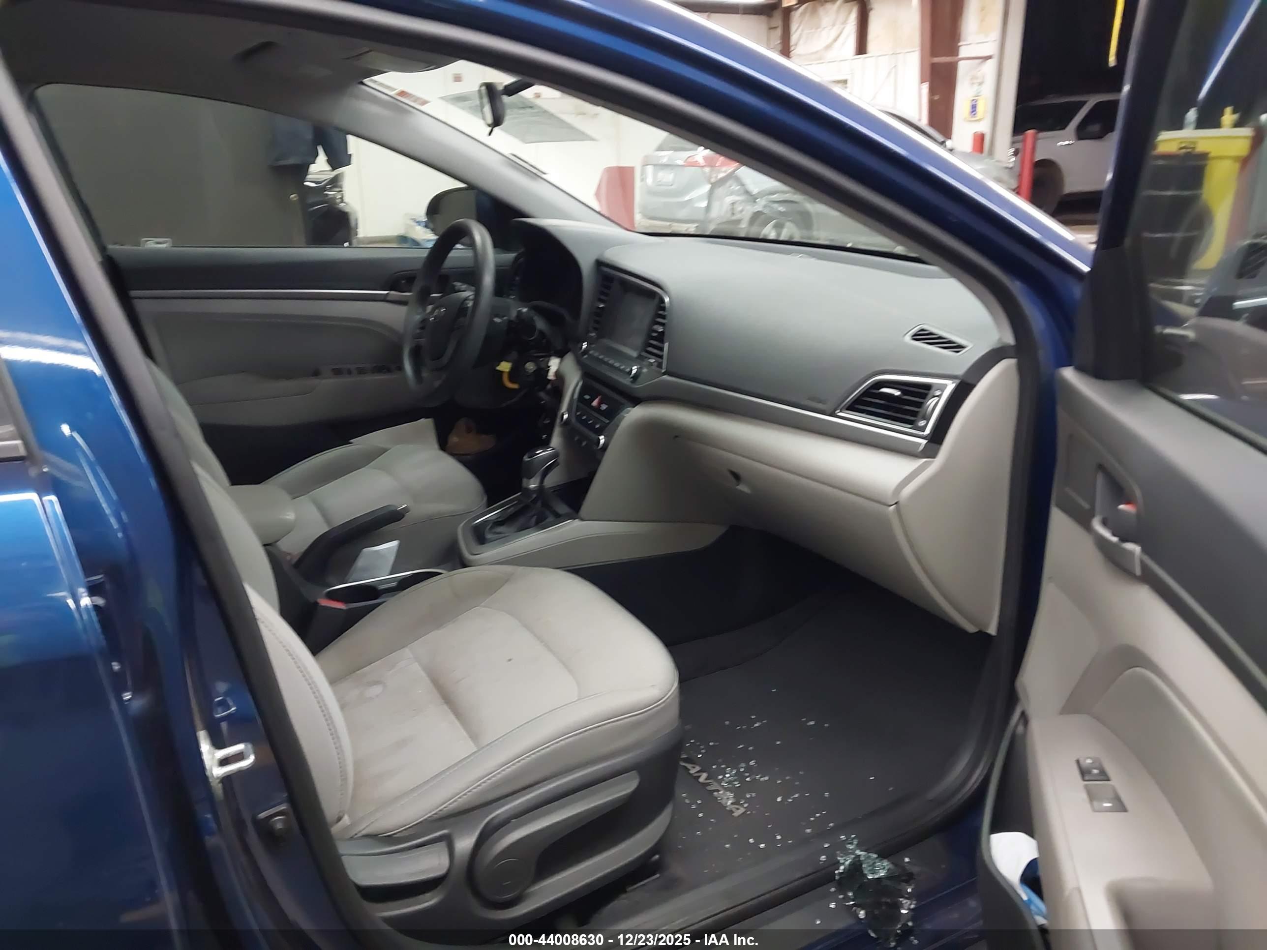 HYUNDAI ELANTRA image 5