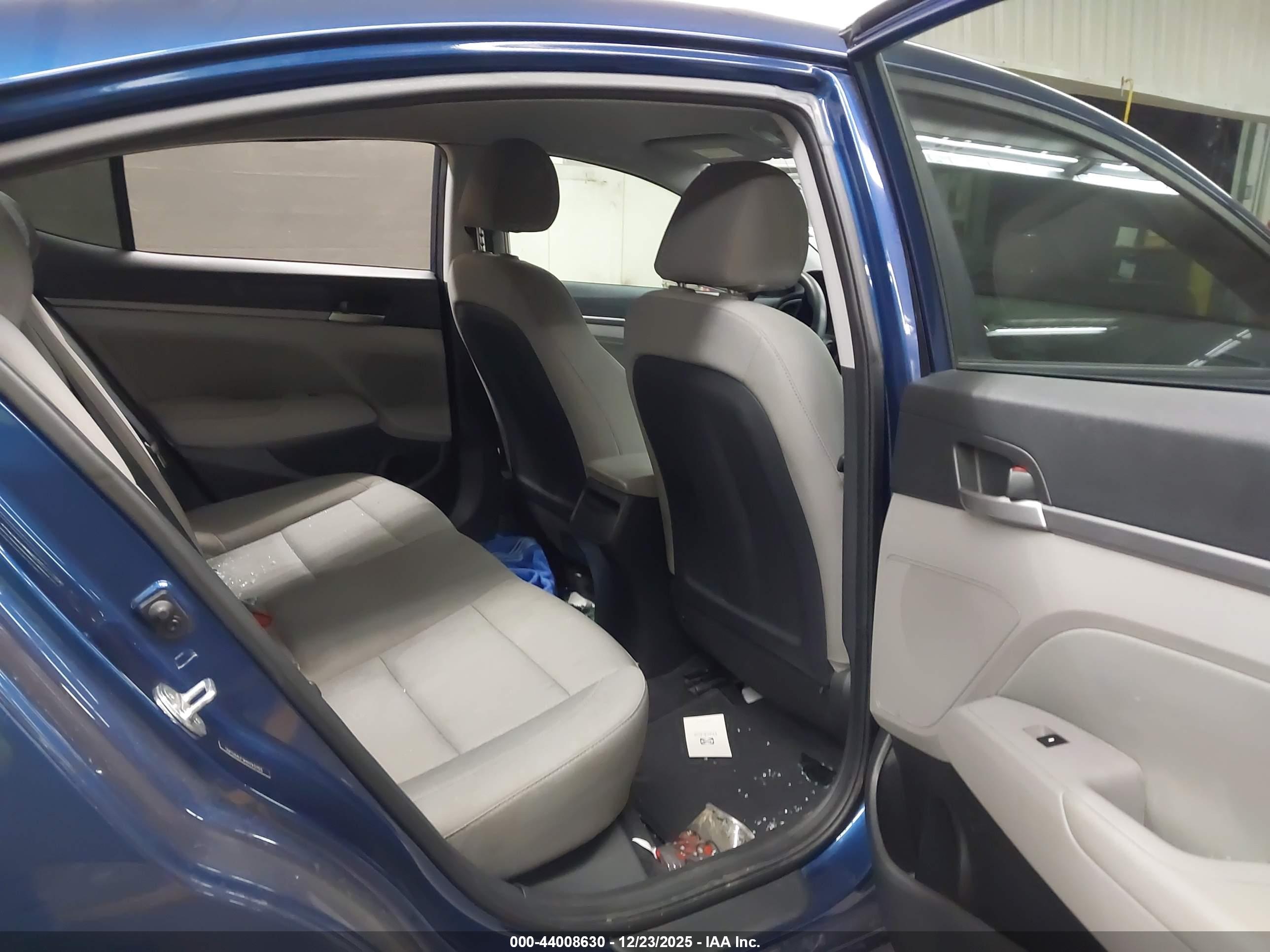 HYUNDAI ELANTRA image 8