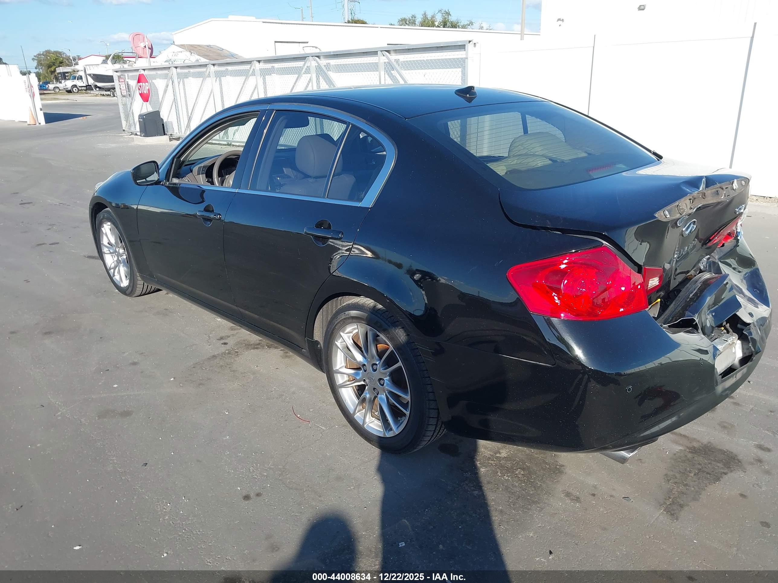 INFINITI G37 image 3