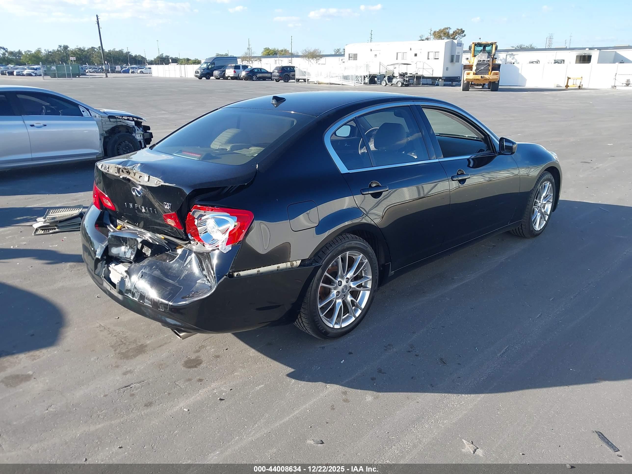 INFINITI G37 image 4