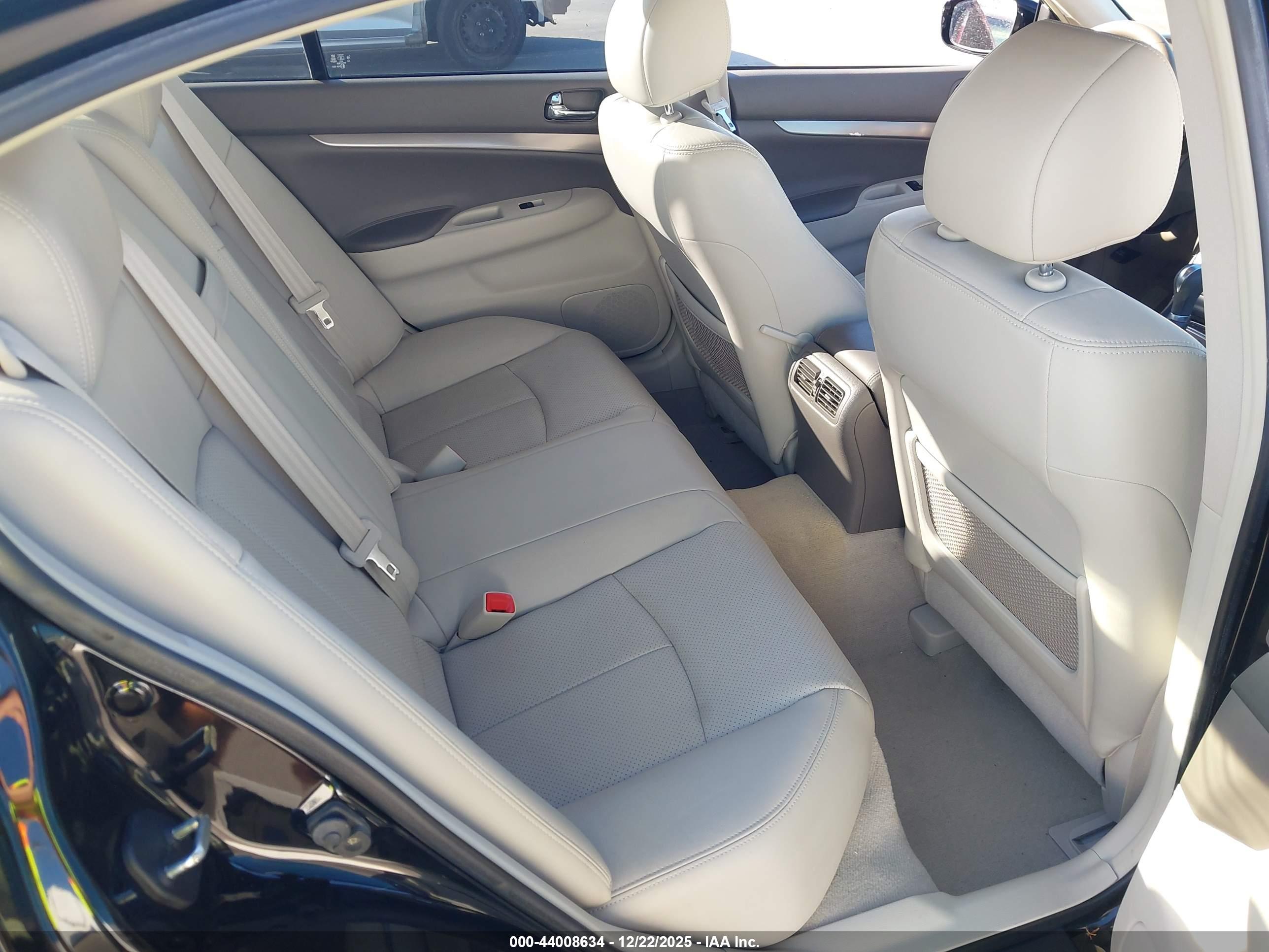 INFINITI G37 image 8