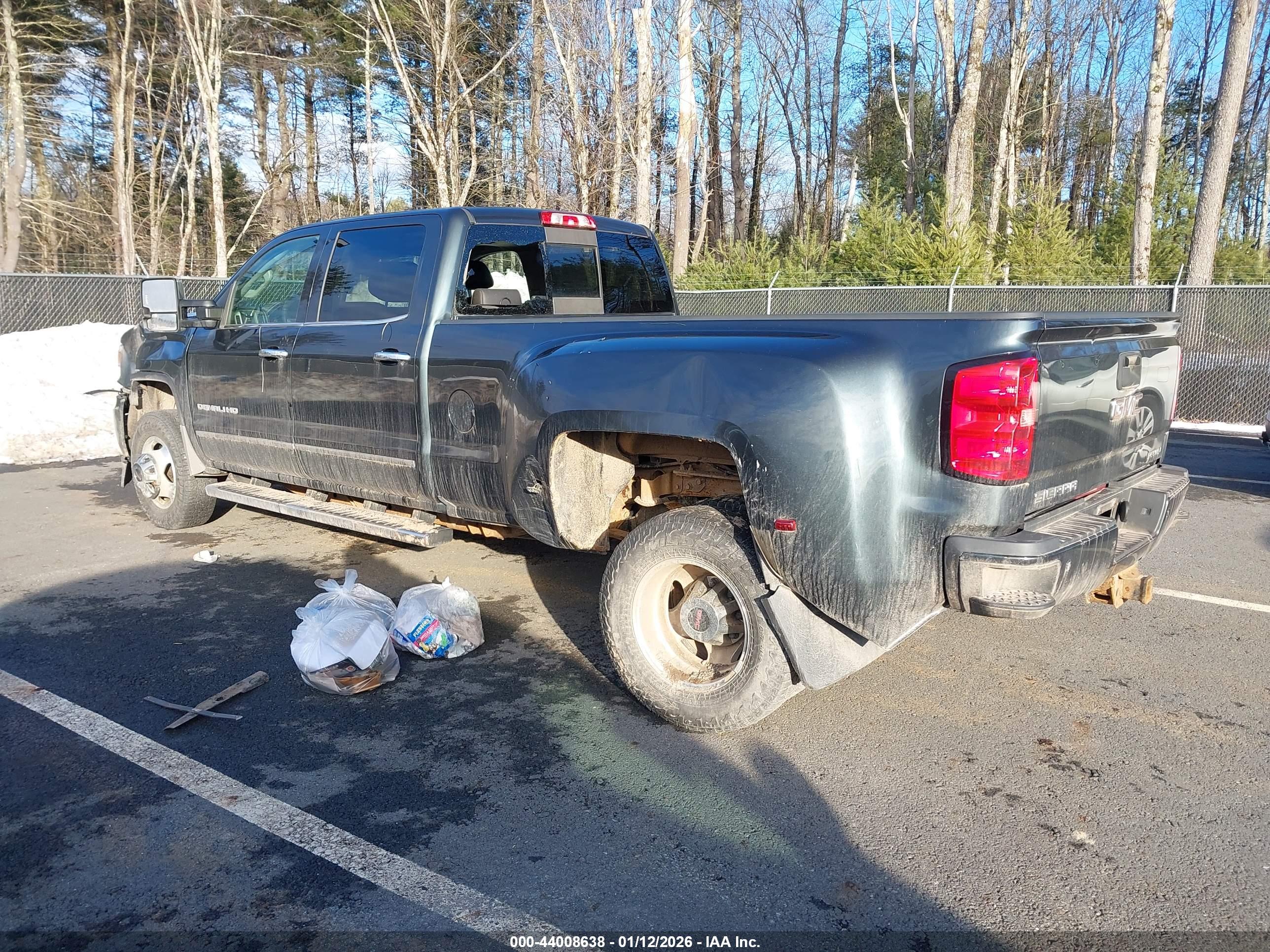 GMC SIERRA image 3