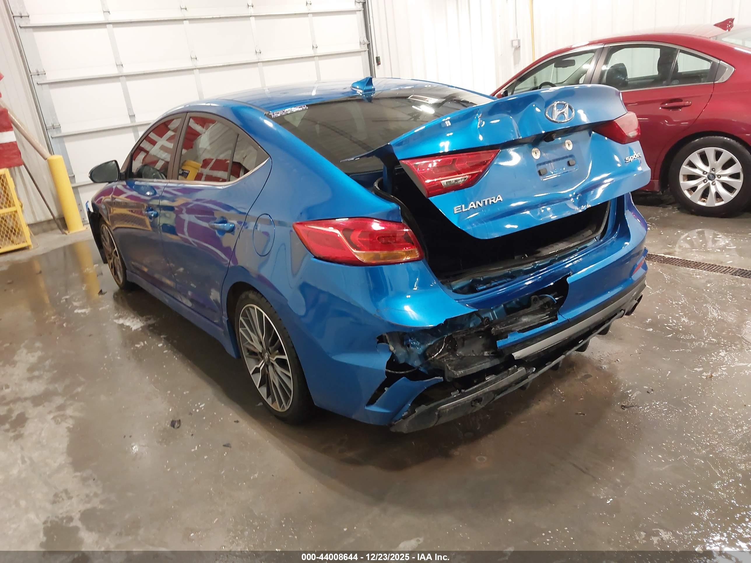 HYUNDAI ELANTRA image 3
