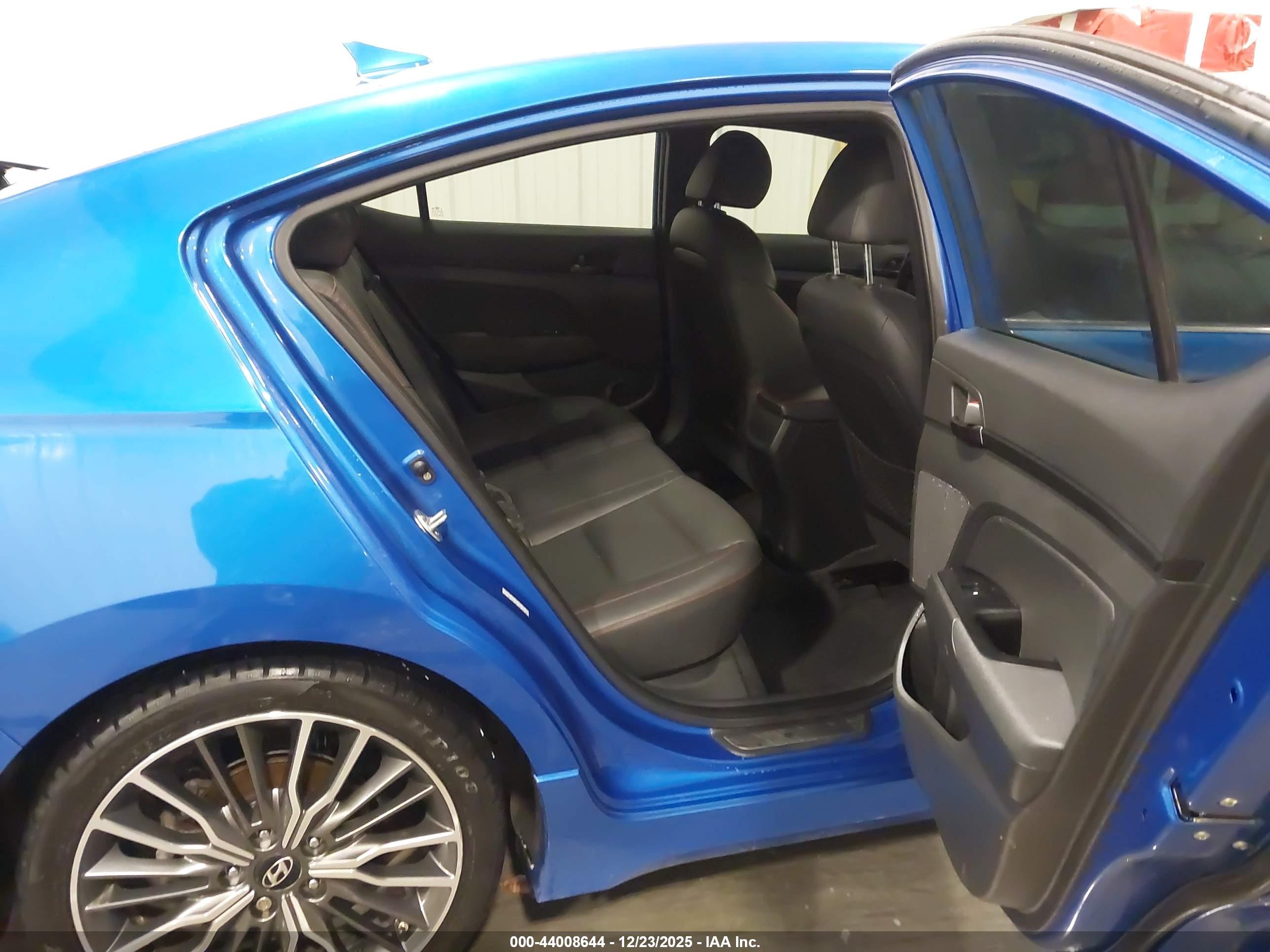 HYUNDAI ELANTRA image 8