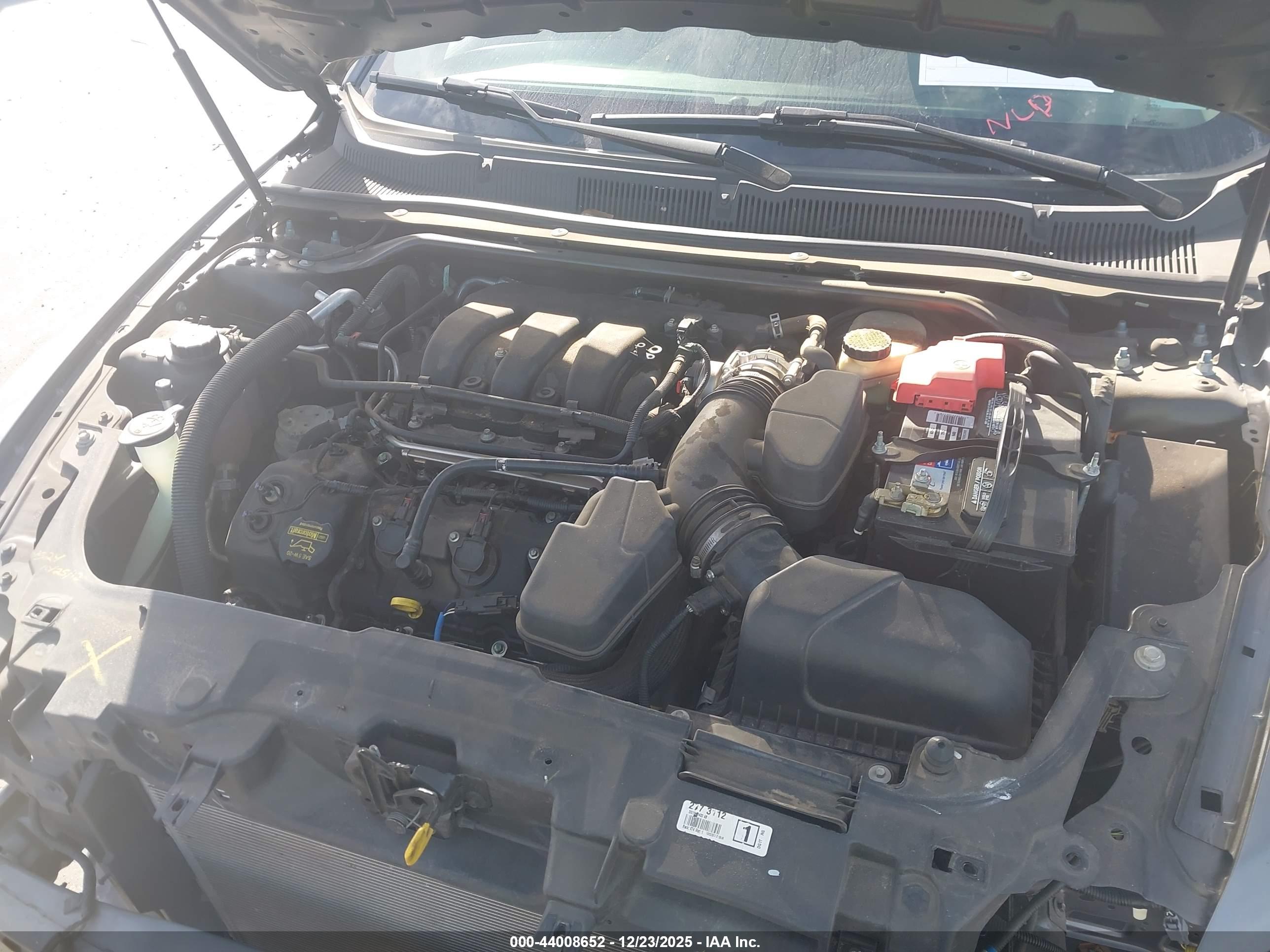 FORD TAURUS image 10
