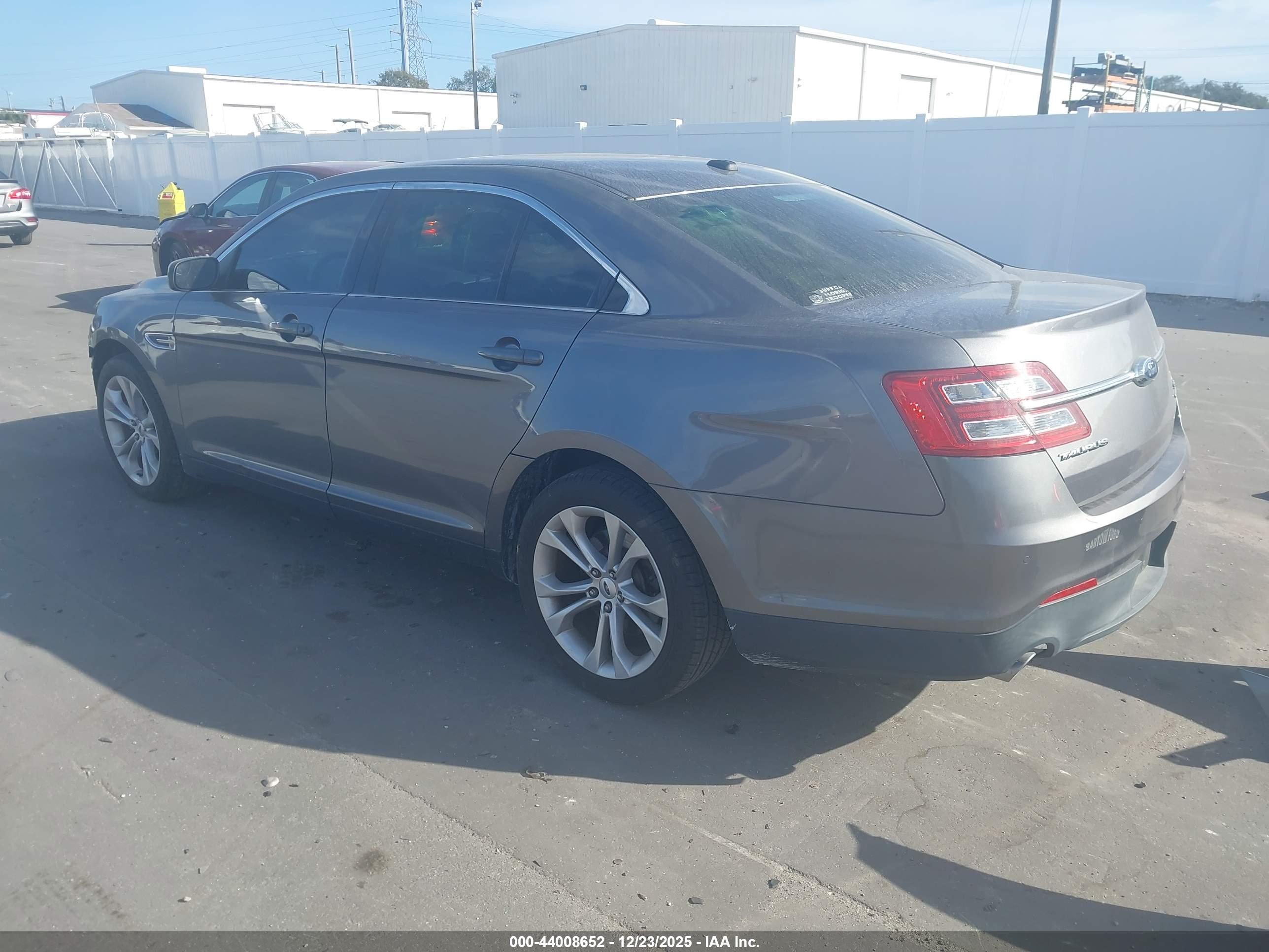 FORD TAURUS image 3