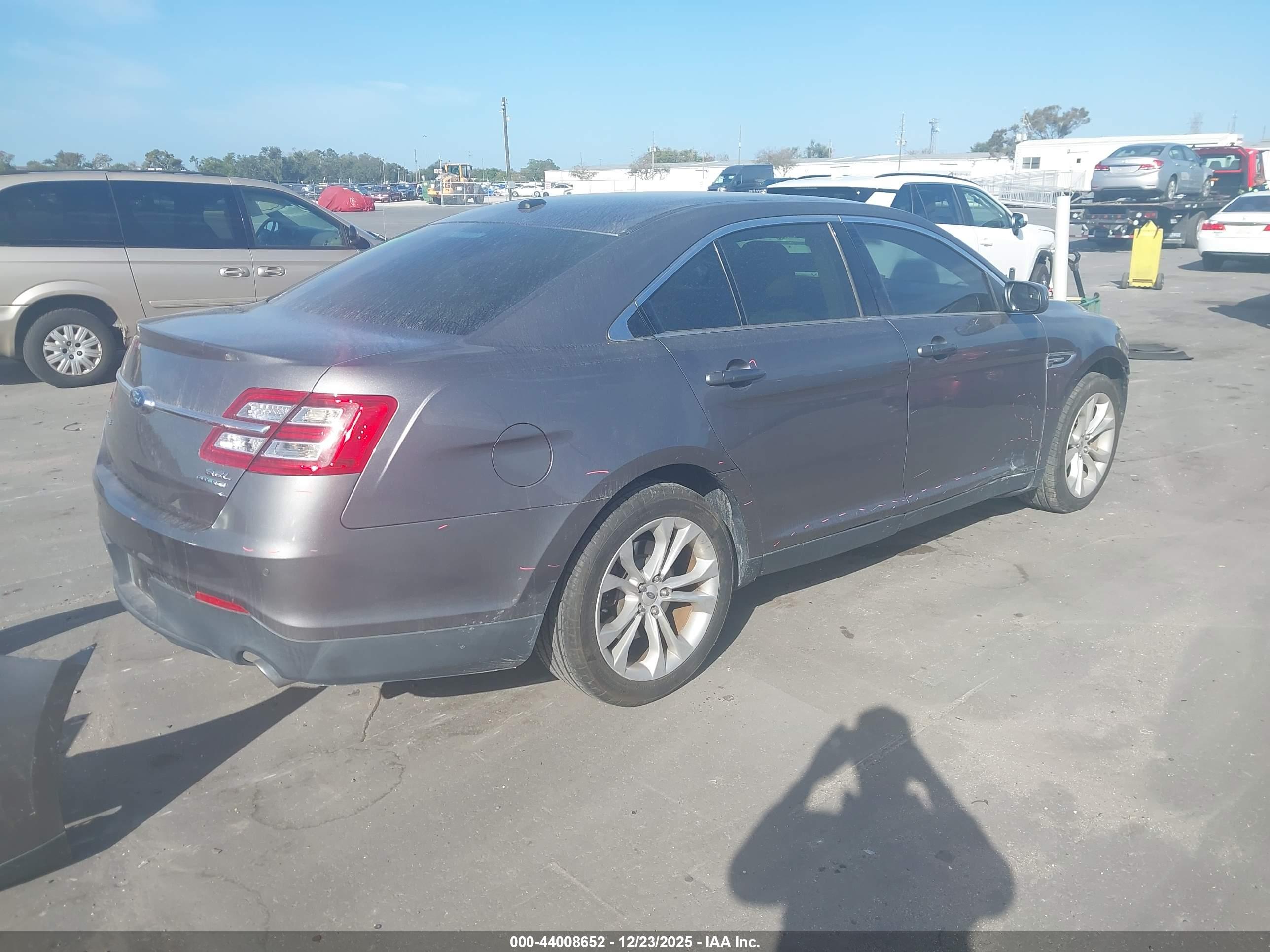 FORD TAURUS image 4