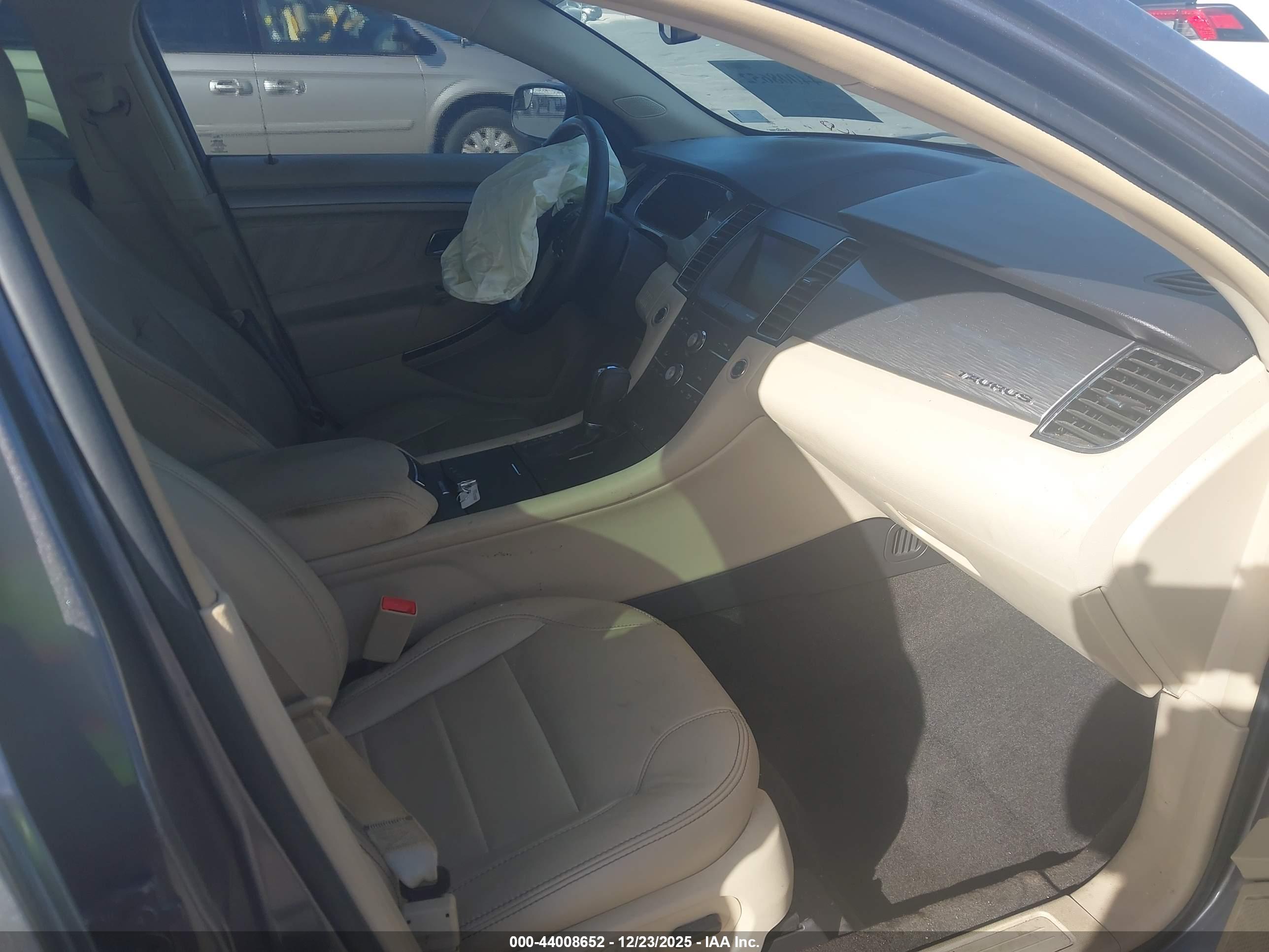 FORD TAURUS image 5