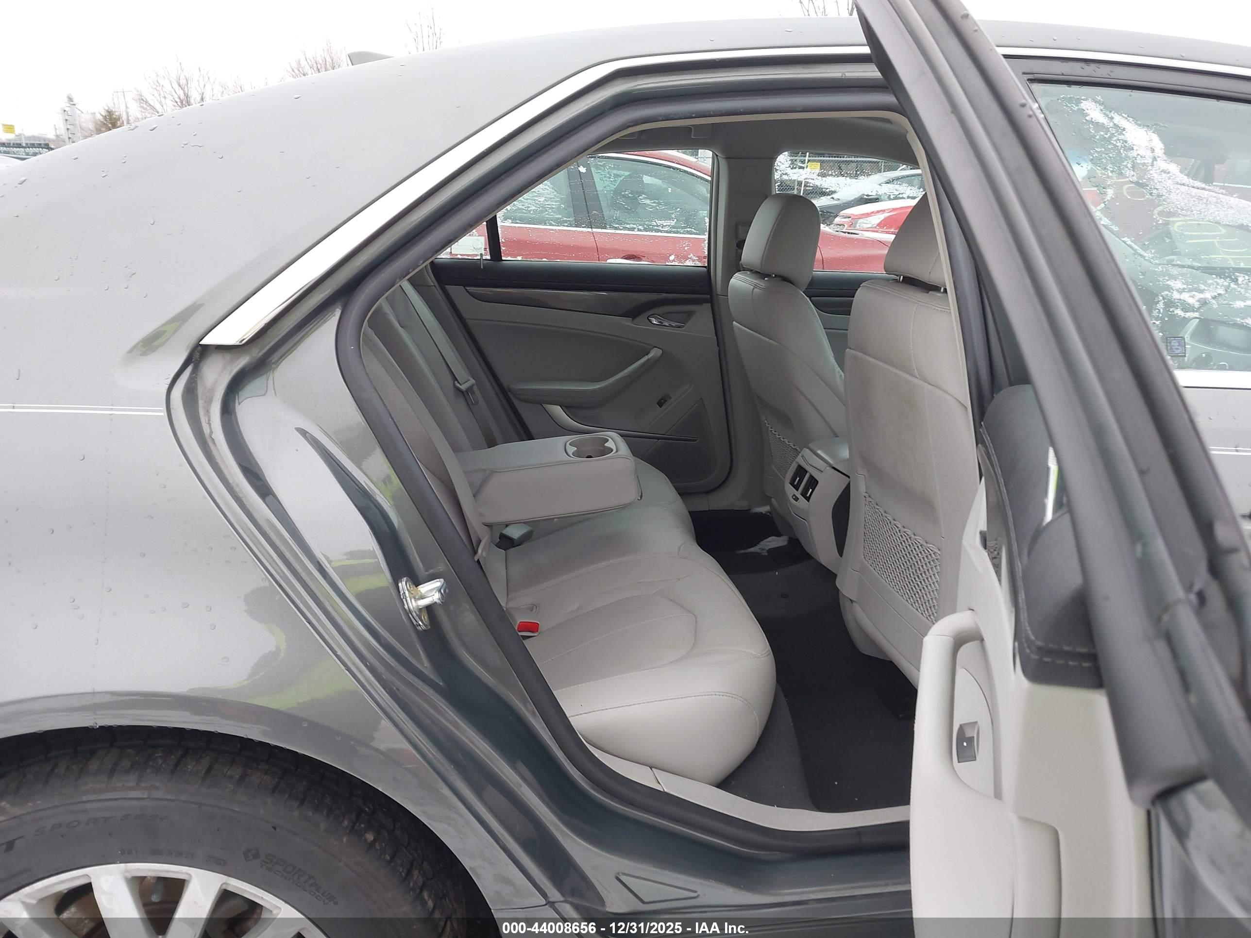 CADILLAC CTS image 8